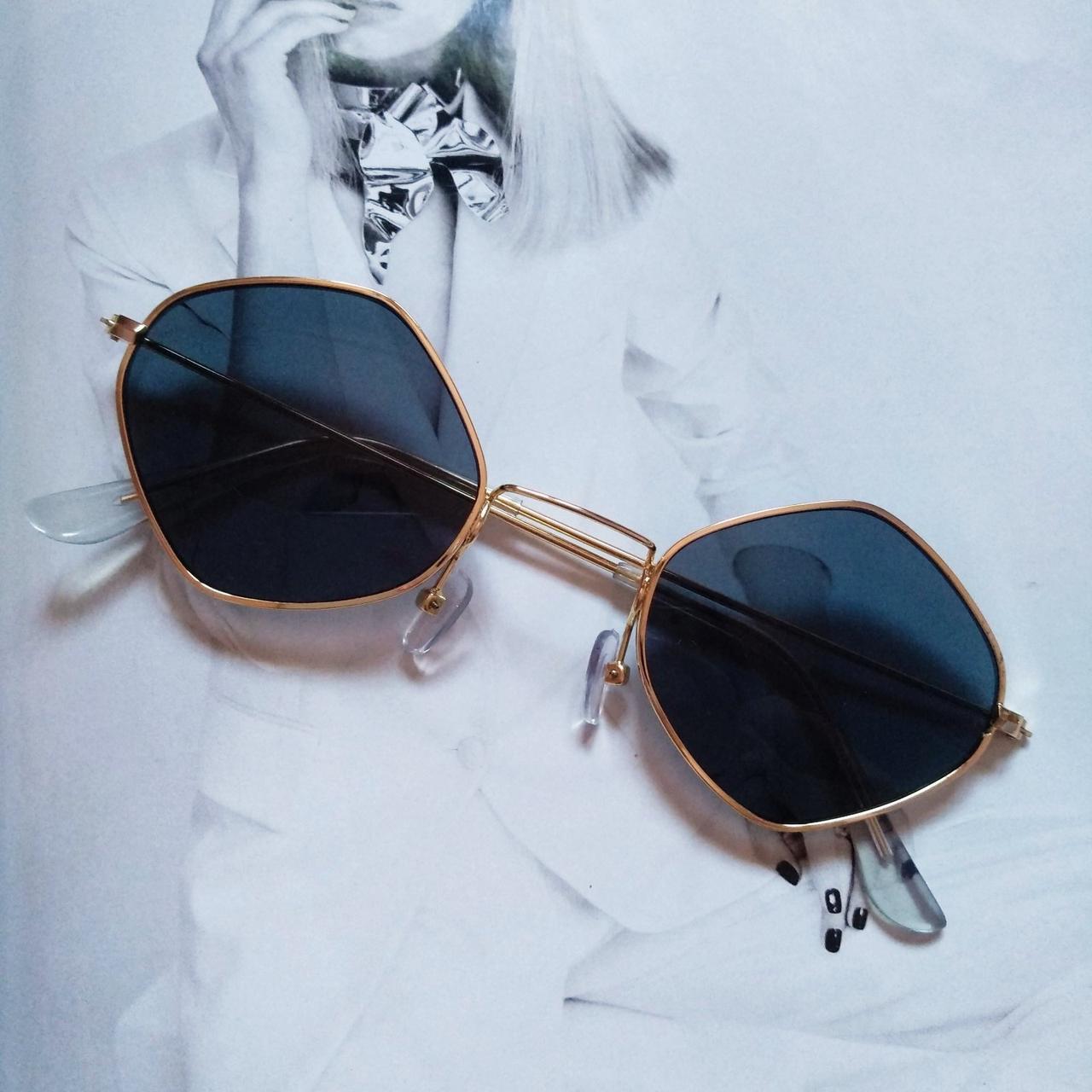 Солнцезащитные очки ромб с цветной линзой Черный в золоте