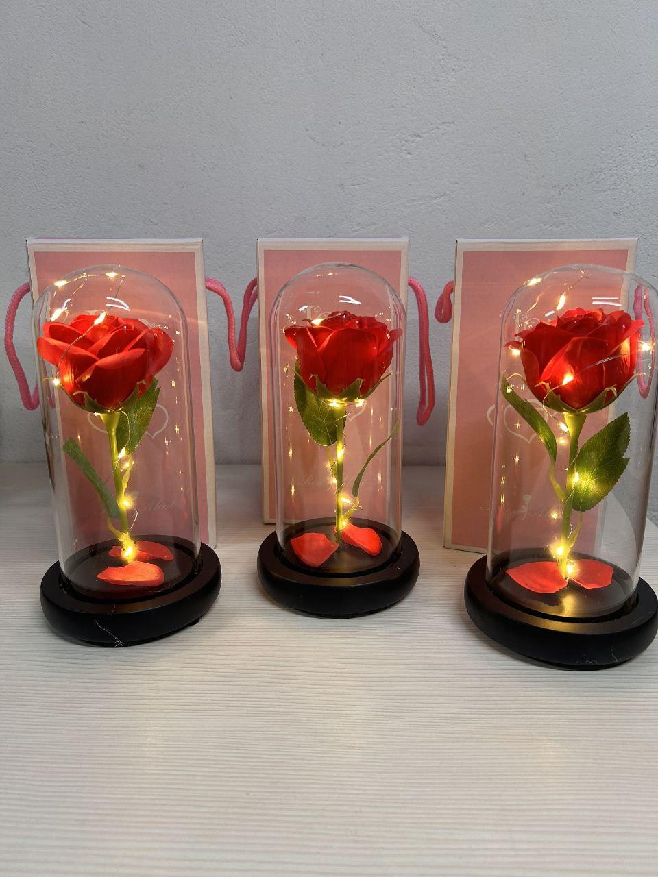Подарункова троянда для дівчини жінка червона троянда в колбі з підсвічуванням - фото 4