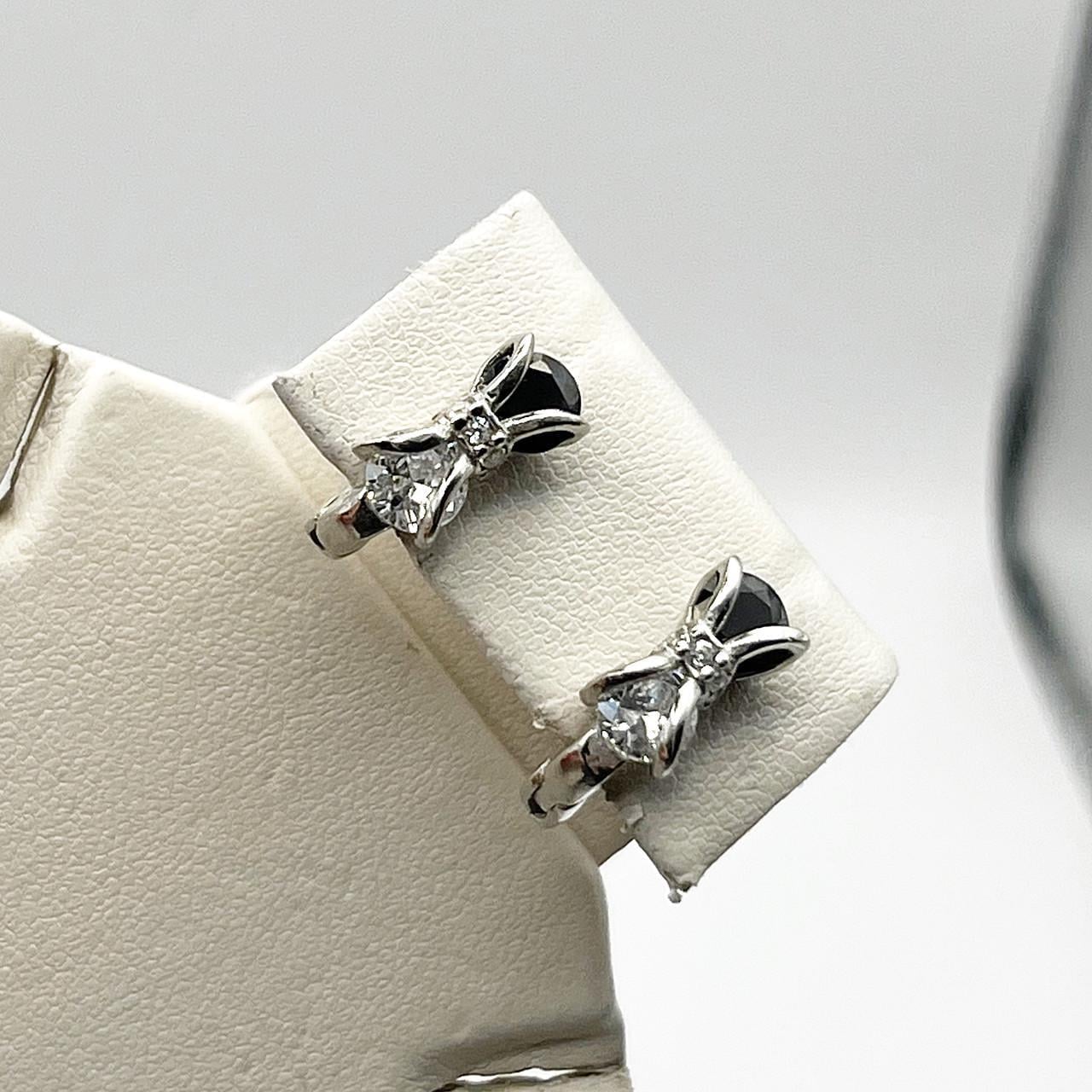 Серебряные серьги с кубическим цирконием 3,89 г (2490162086) Серебряные серьги с кубическим цирконием 3,89 г (2490162086)