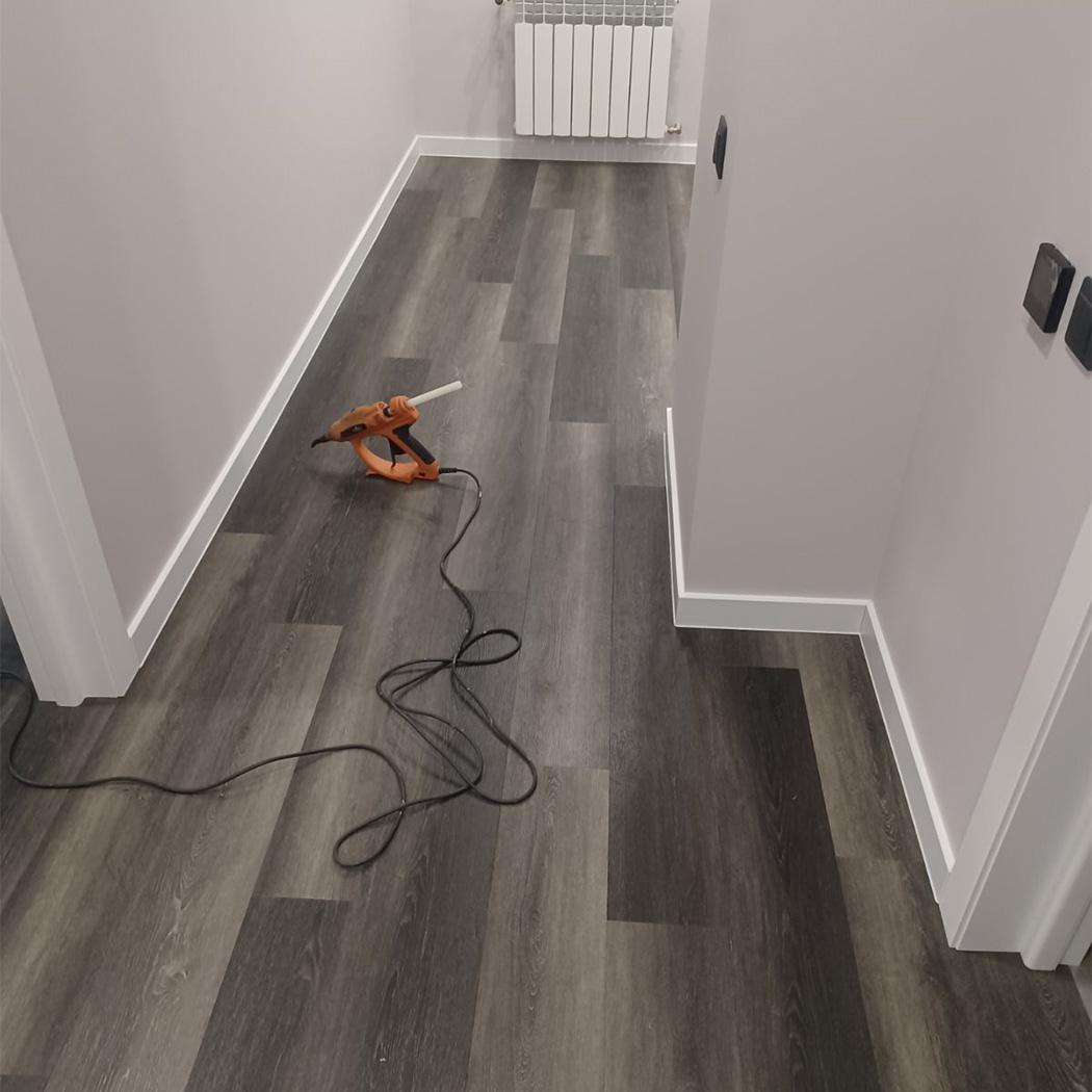 Плинтус Doellken Cubu flex life 9003 80 мм 2,5 м Снежно-белый - фото 4 Плинтус Doellken Cubu flex life 9003 80 мм 2,5 м Снежно-белый - фото 4