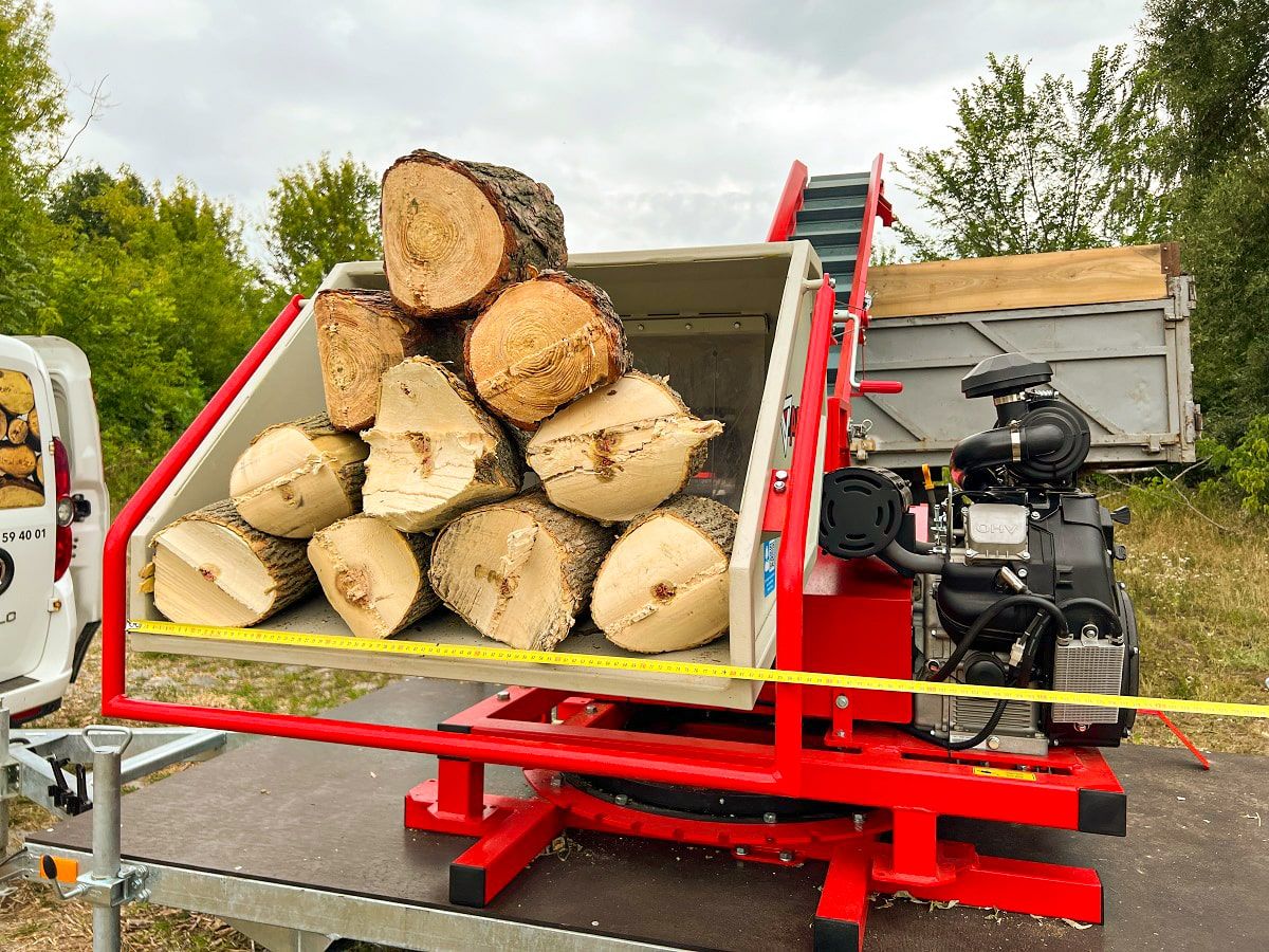 Подрібнювач гілок Arpal на шматки дров з бензиновим двигуном на причепі з поворотною платформою (АМ-200БД-К) - фото 16 Подрібнювач гілок Arpal на шматки дров з бензиновим двигуном на причепі з поворотною платформою (АМ-200БД-К) - фото 16