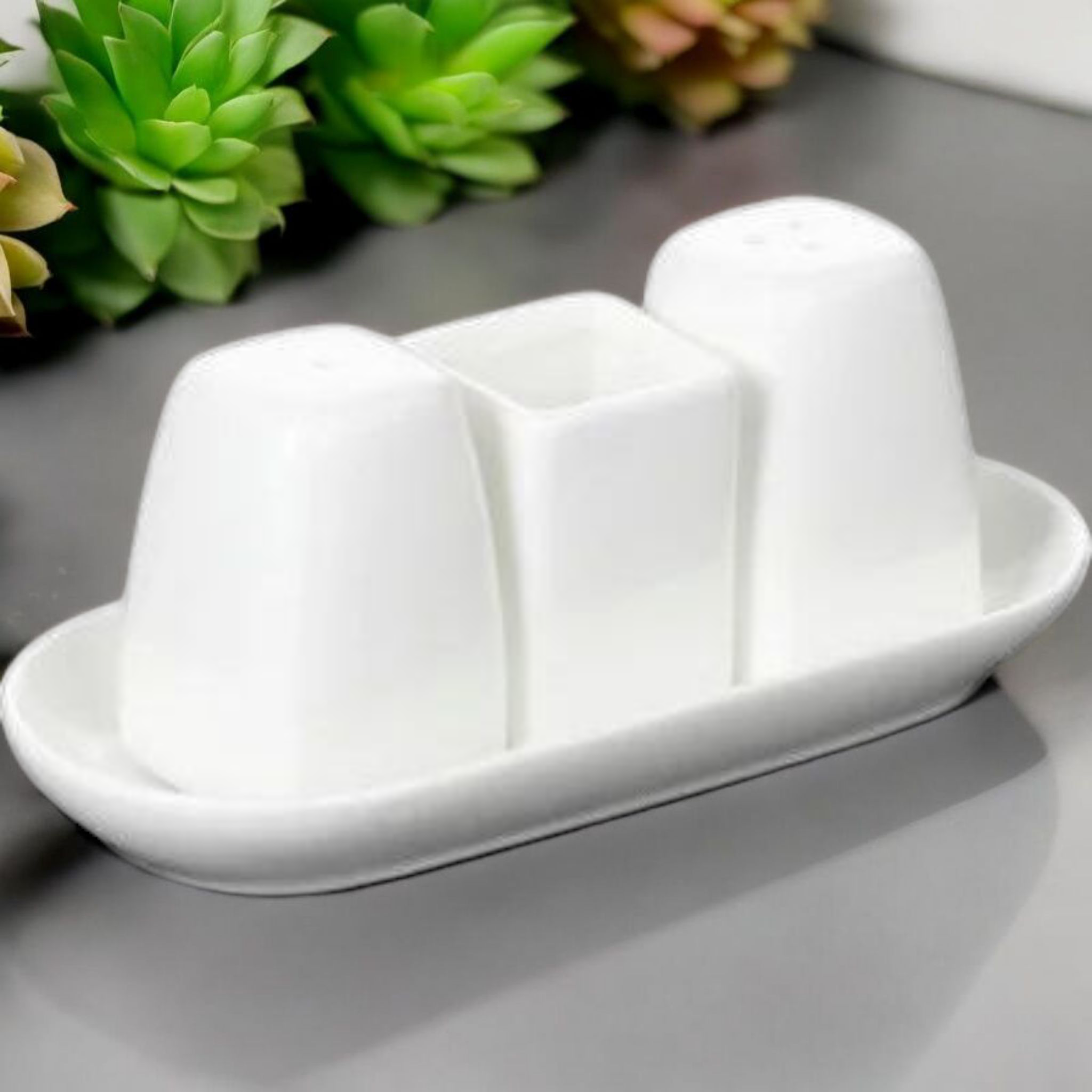 Набір для солі перцю і зубочисток Wilmax порцеляновий на підставці 4 пр. (996005) - фото 2