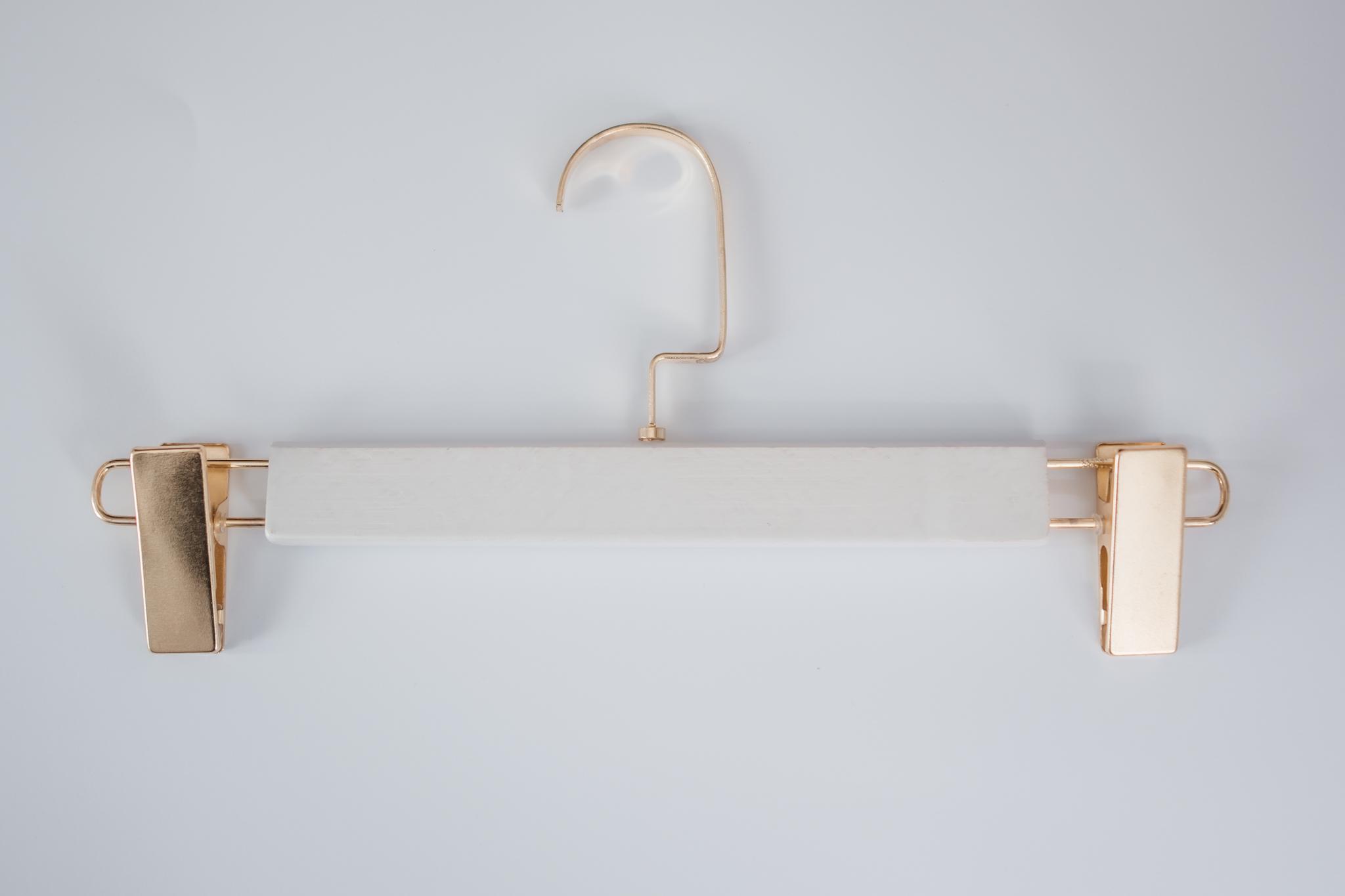 Вешалка ИВА с золотыми прищепками для юбок и брюк с деревянной вставкой 33 см Белый Вешалка ИВА с золотыми прищепками для юбок и брюк с деревянной вставкой 33 см Белый