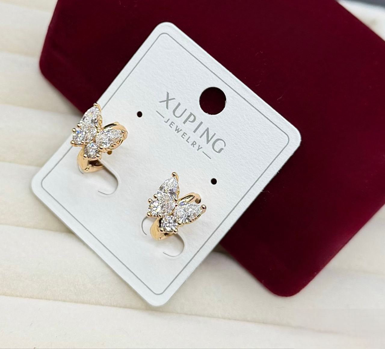 Серьги бабочки Xuping гипоаллергенное медицинское золото с камнями стильное украшение для ежедневного образа