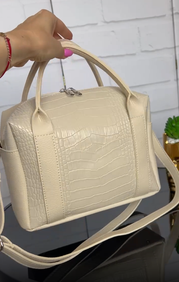 Сумка женская кросс боди через плечо вместительная красивая с принтом экокожа 28х20х12 см Бежевый - фото 5 Сумка женская кросс боди через плечо вместительная красивая с принтом экокожа 28х20х12 см Бежевый - фото 5