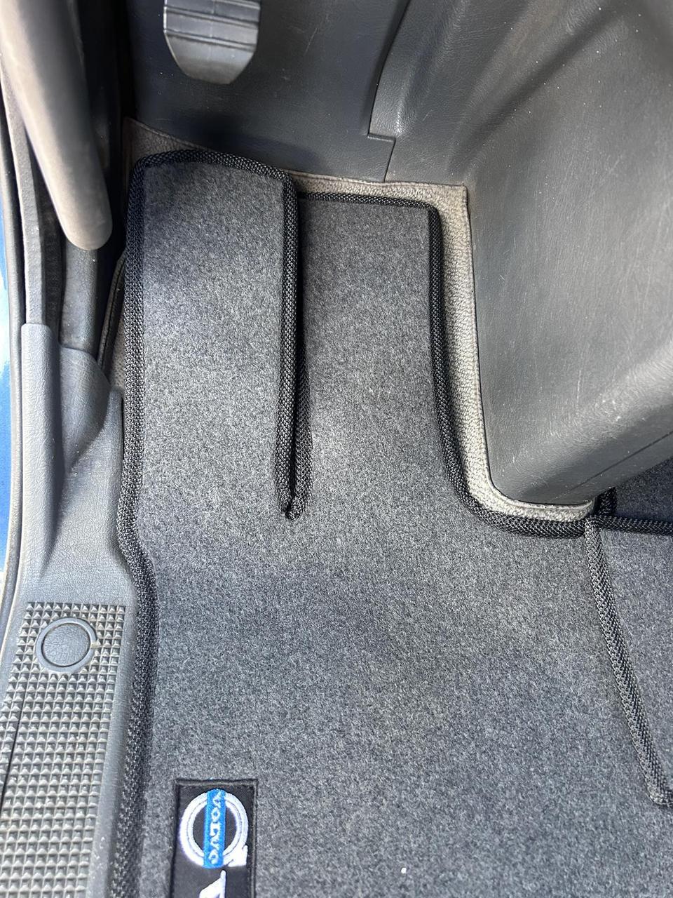 Килимки в салон ворсові для Volvo FH euro 5 2002-2012 перемичка в нішу 5 шт. Чорний (27326908)