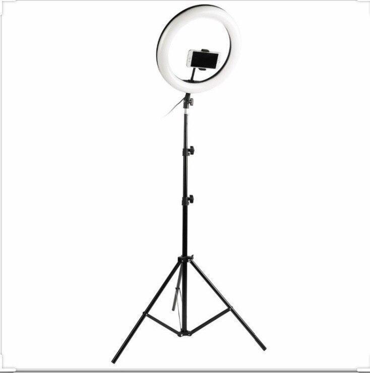 Лампа LED Ring 26 см с держателем для телефона и штативом 2,1 м (HQ 11-VP) - фото 4 Лампа LED Ring 26 см с держателем для телефона и штативом 2,1 м (HQ 11-VP) - фото 4
