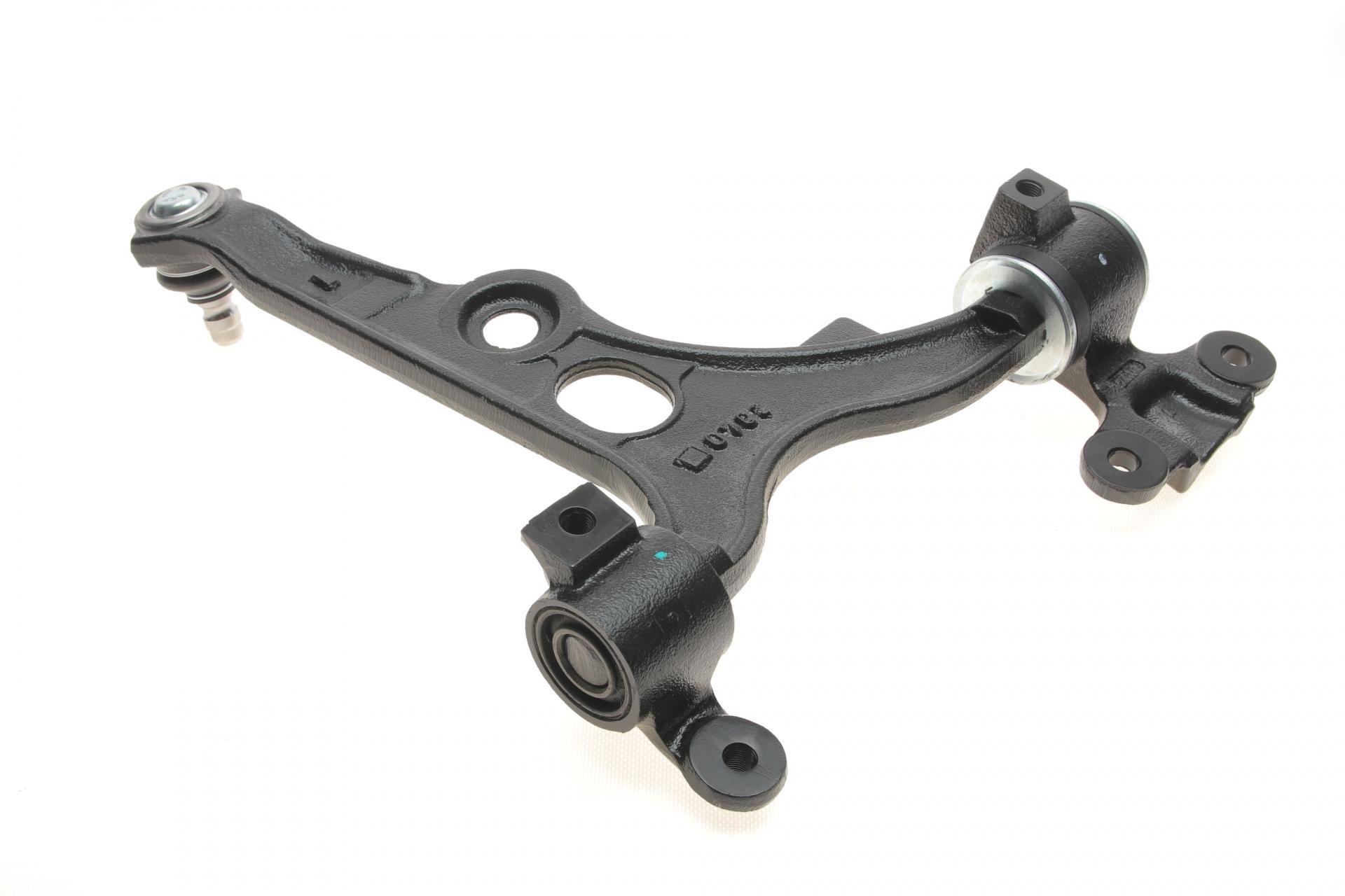 Рычаг подвески передний/снизу L Citroen Jumpy/Evasion/Fiat Scudo/Ulysse/Peugeot 806/Expert 94-06- (VKDS 323018 B)