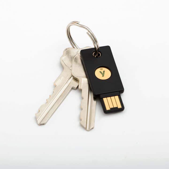 Аппаратный ключ Yubikey 5 NFC (5598) - фото 2