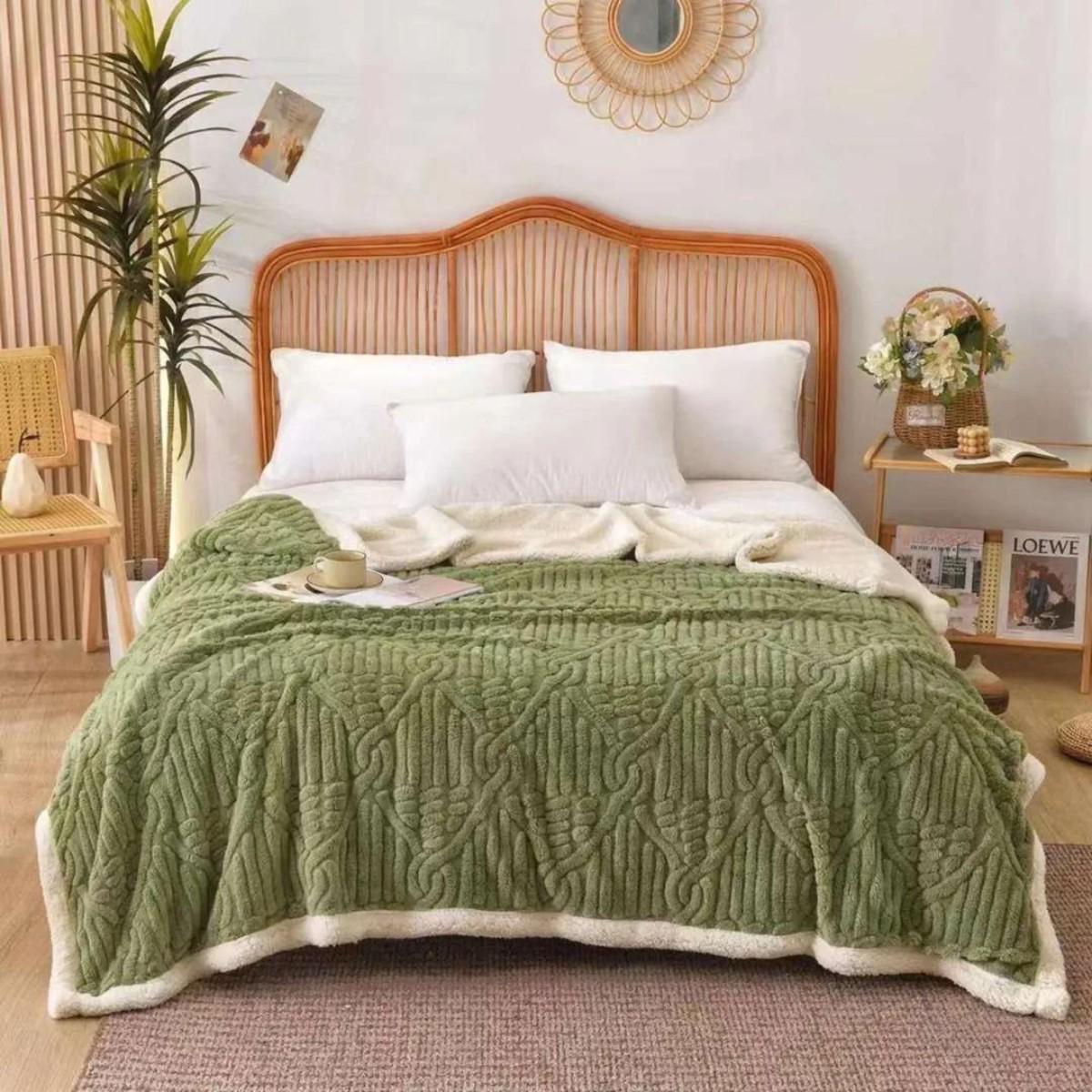 Плед на овчине Koloco евро 220х240 см Зеленый (39706) Плед на овчине Koloco евро 220х240 см Зеленый (39706)