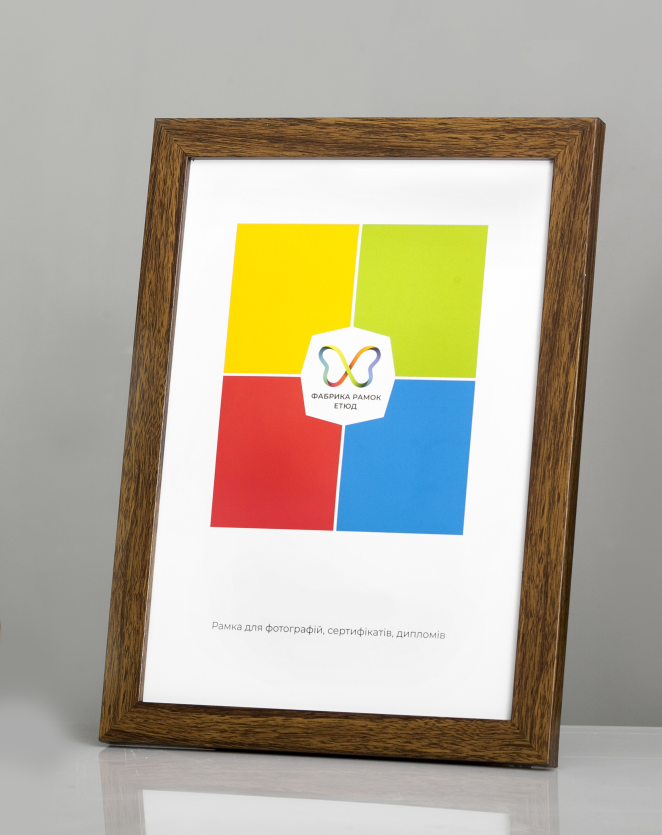 Фоторамка пластиковая 20x30 А4 со стеклом Орех (Багет 2216-97)