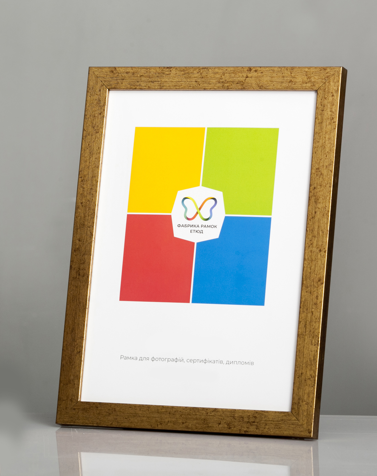 Фоторамка пластикова 30x40 А3 зі склом Старе золото (Багет 2216-03) Фоторамка пластикова 30x40 А3 зі склом Старе золото (Багет 2216-03)