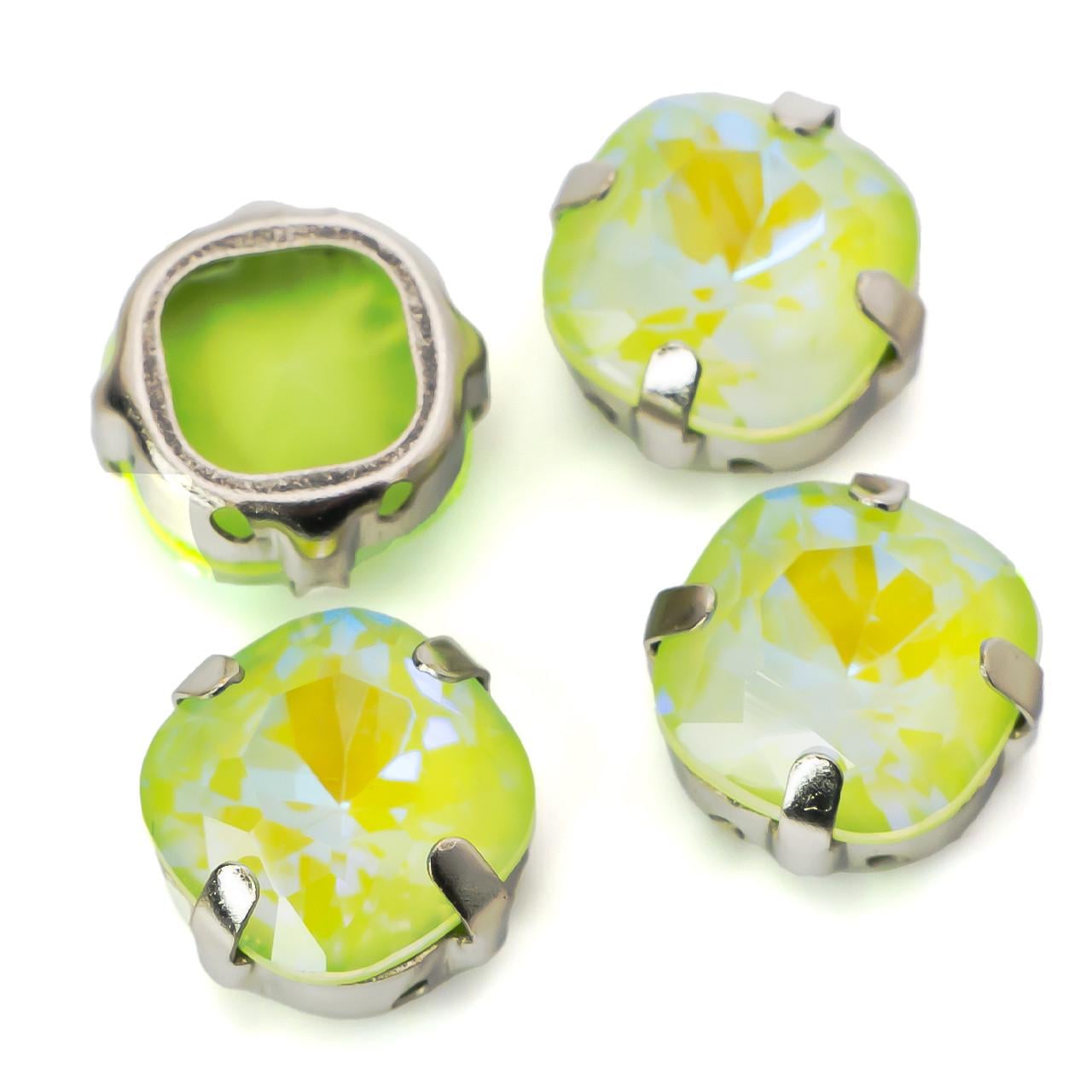 Стразы стекло К9 в цапах квадрат 10 мм 2 шт. Оливково-зеленый (СМ1006)