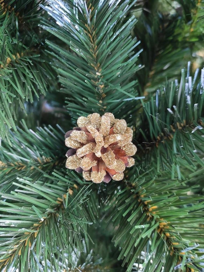 Елка искусственная Кармен с золотыми шишками и жемчугом с подставкой с белым инеем 1,5 м Зеленый (ШЗ-1,5) - фото 3 Елка искусственная Кармен с золотыми шишками и жемчугом с подставкой с белым инеем 1,5 м Зеленый (ШЗ-1,5) - фото 3