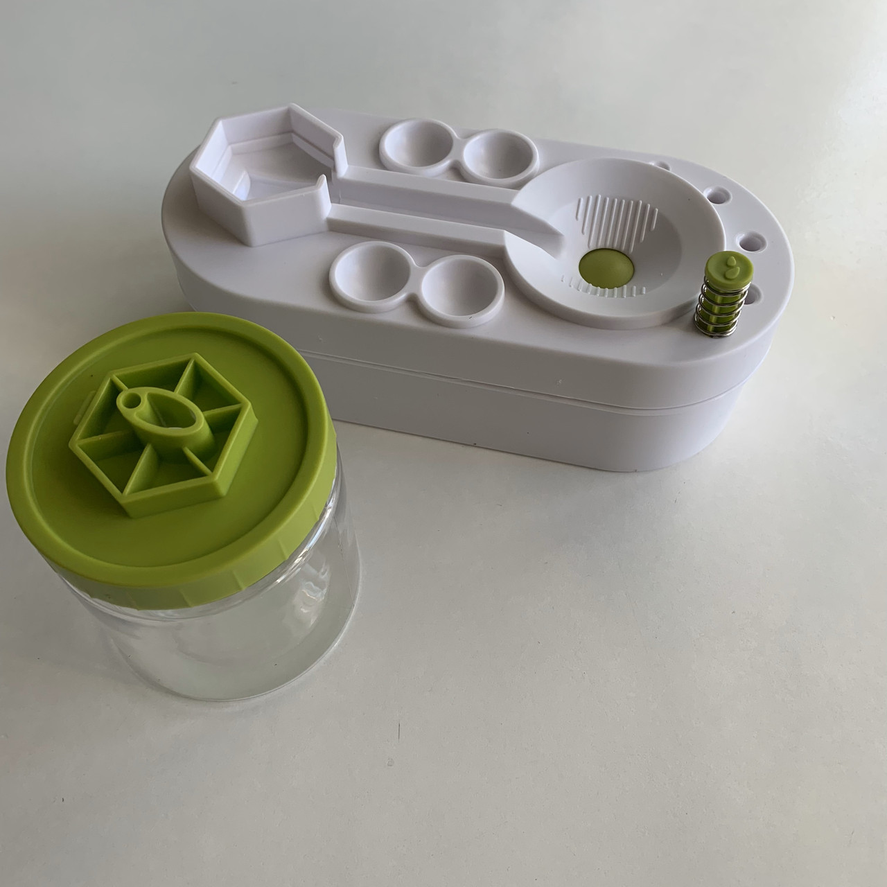 Стаканчик для рисования с палитрой фильтрацией и резервуаром для воды Green (000919) - фото 7 Стаканчик для рисования с палитрой фильтрацией и резервуаром для воды Green (000919) - фото 7