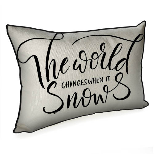 Подушка интерьерная с мешковины The world changes when it snows 45х32 см (43PHB_21NG002)