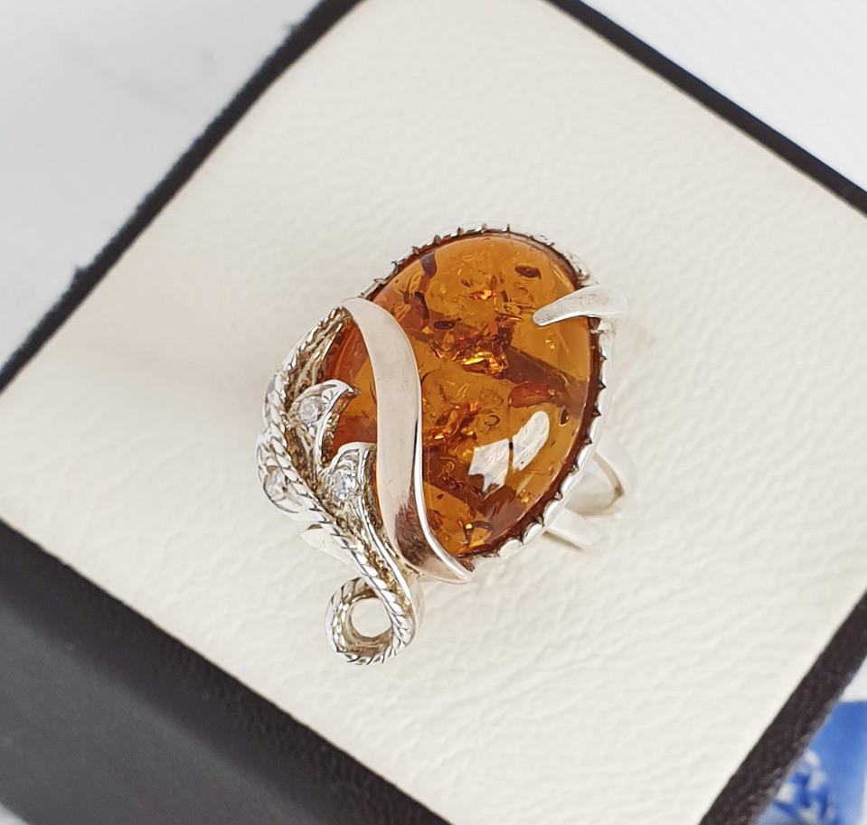 Кольцо серебряное с янтарем р. 17 5,09 г (1492368946)