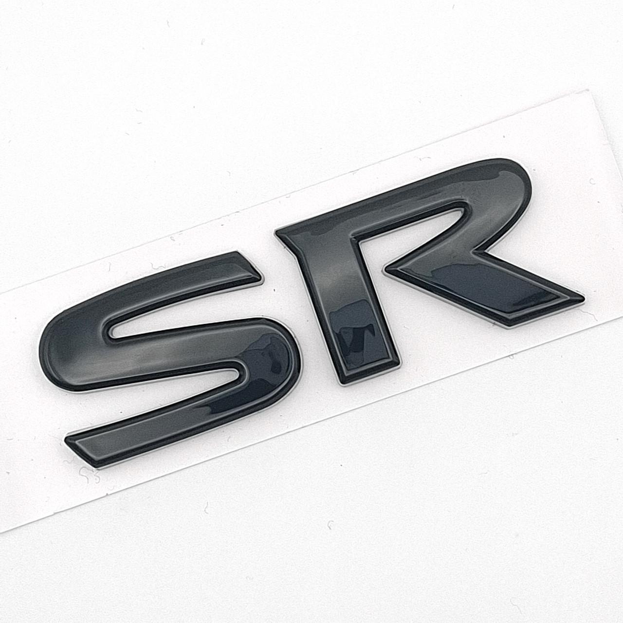 Эмблема надпись SR Nissan ABS 7х2,4 см Черный глянцевый (2849231838)