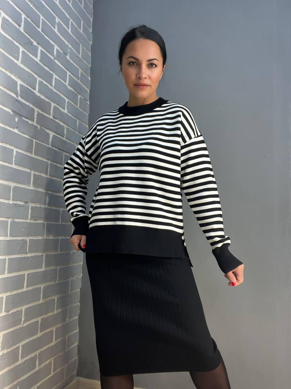 Свитер женский ACCORDDREAM 9880 полоса оверсайз разрезы по бокам р. 44-48 Черный (3022) - фото 2 Свитер женский ACCORDDREAM 9880 полоса оверсайз разрезы по бокам р. 44-48 Черный (3022) - фото 2