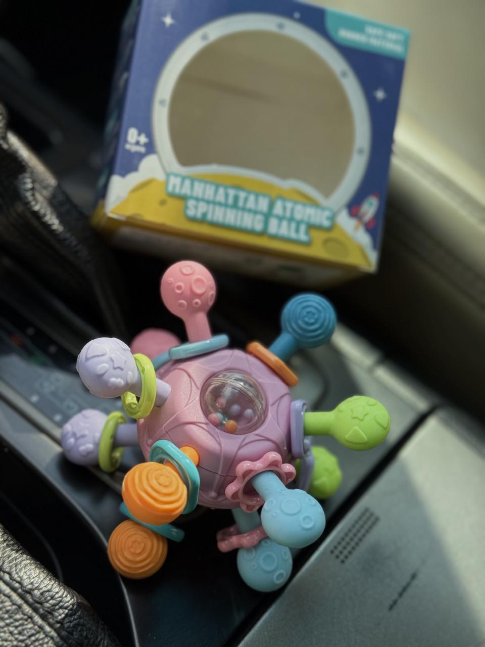 Іграшка для малюків сенсорна розвиваюча Космічний м'яч із різними фактурами та брязкальцем/гризуном (22А) - фото 4 Іграшка для малюків сенсорна розвиваюча Космічний м'яч із різними фактурами та брязкальцем/гризуном (22А) - фото 4