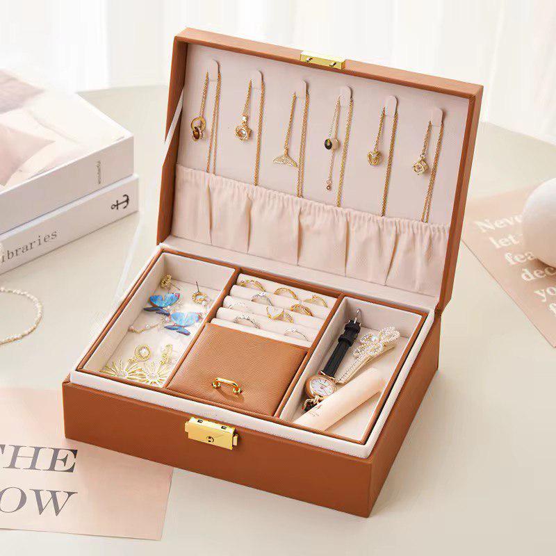 Скринька дворівнева для зберігання прикрас з еко-шкіри на замку 23х17,5х8,5 см Коричневий (ST0402) - фото 3 Скринька дворівнева для зберігання прикрас з еко-шкіри на замку 23х17,5х8,5 см Коричневий (ST0402) - фото 3