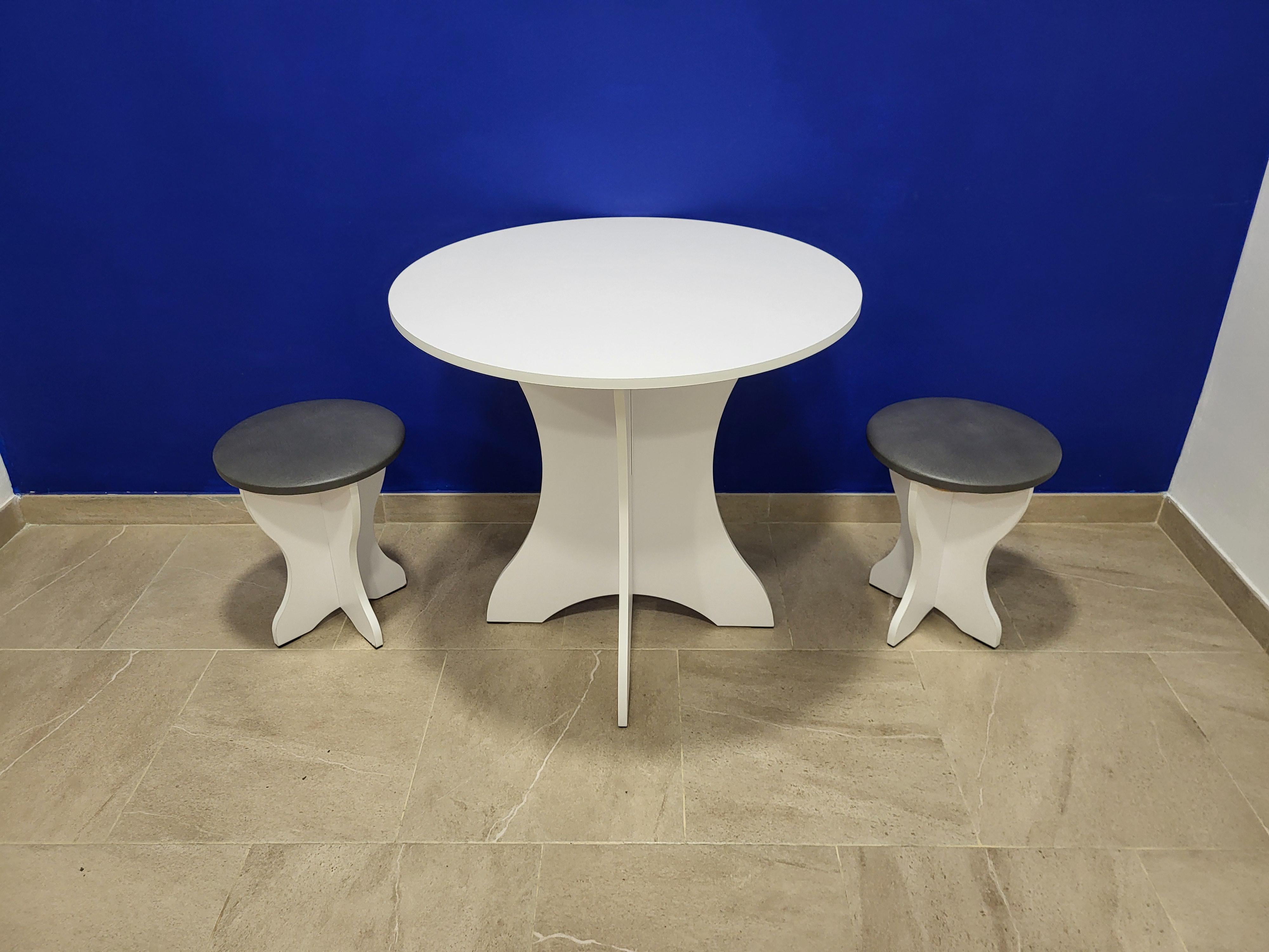 Стол круглый Боярин ДСП/экокожа и 2 табурета Белый/Серый (S2T-B-ES)