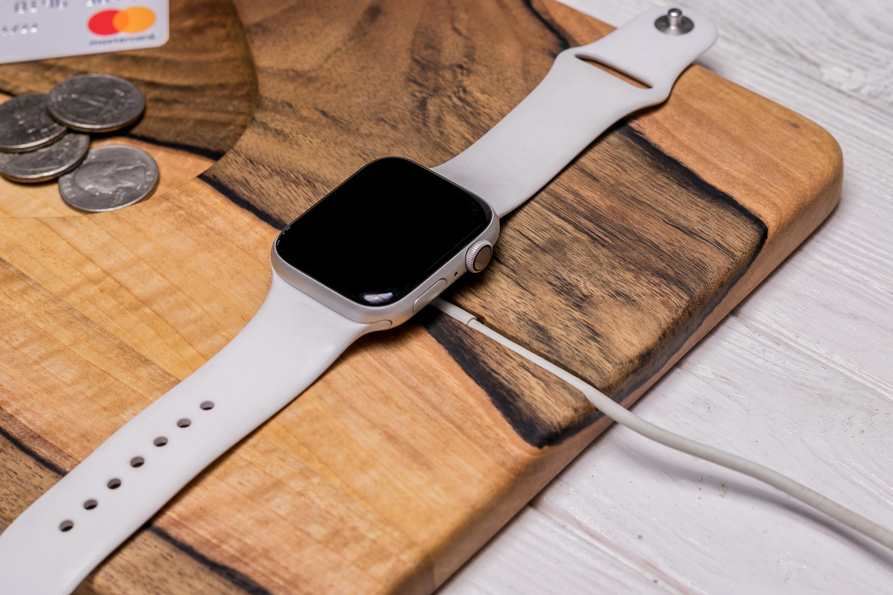 Органайзер EcoWalnut Play iWatch на робочий стіл із іменним гравіюванням (EW-12.2) - фото 10