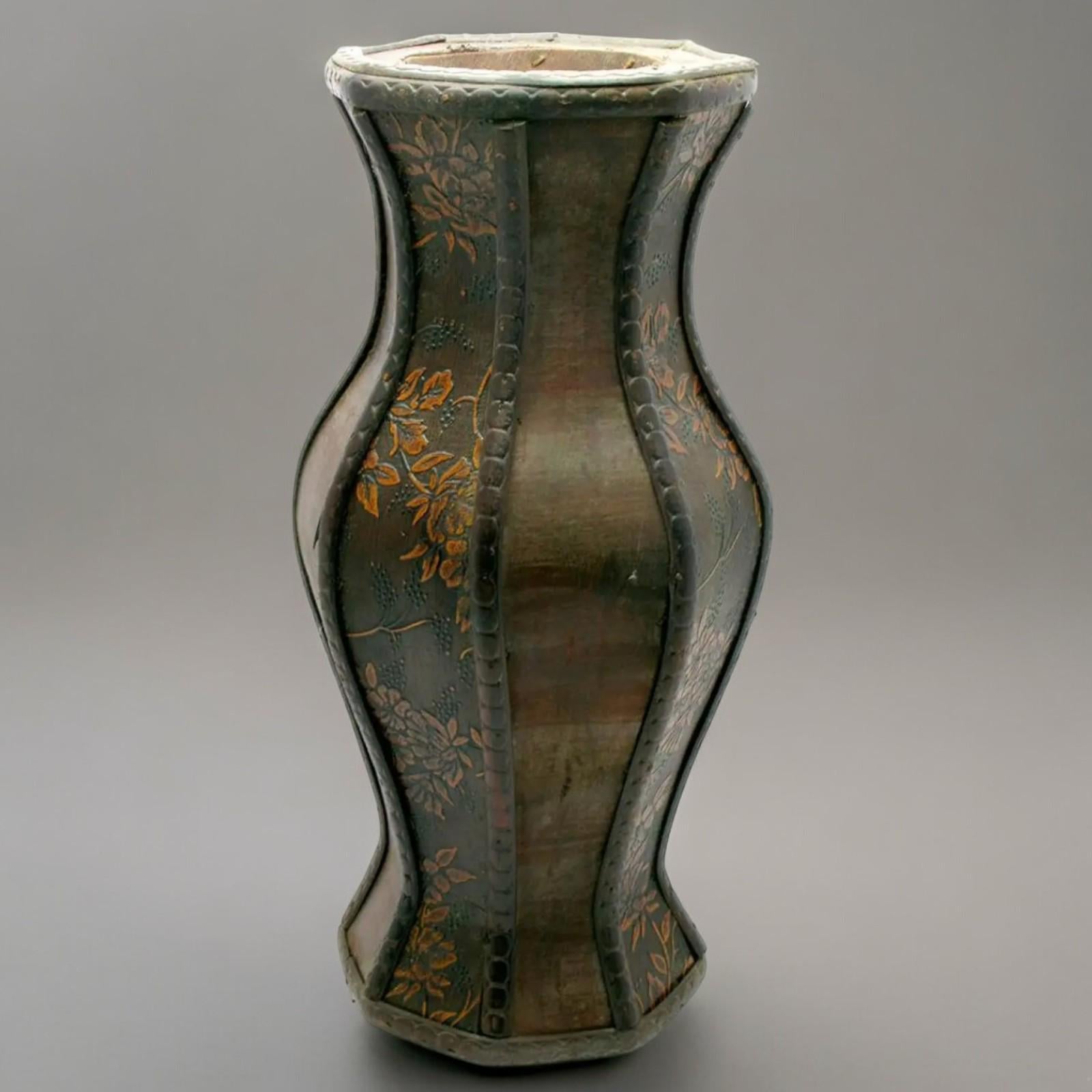 Ваза з натурального дерева з візерунком ручної роботи 30х12х12 см