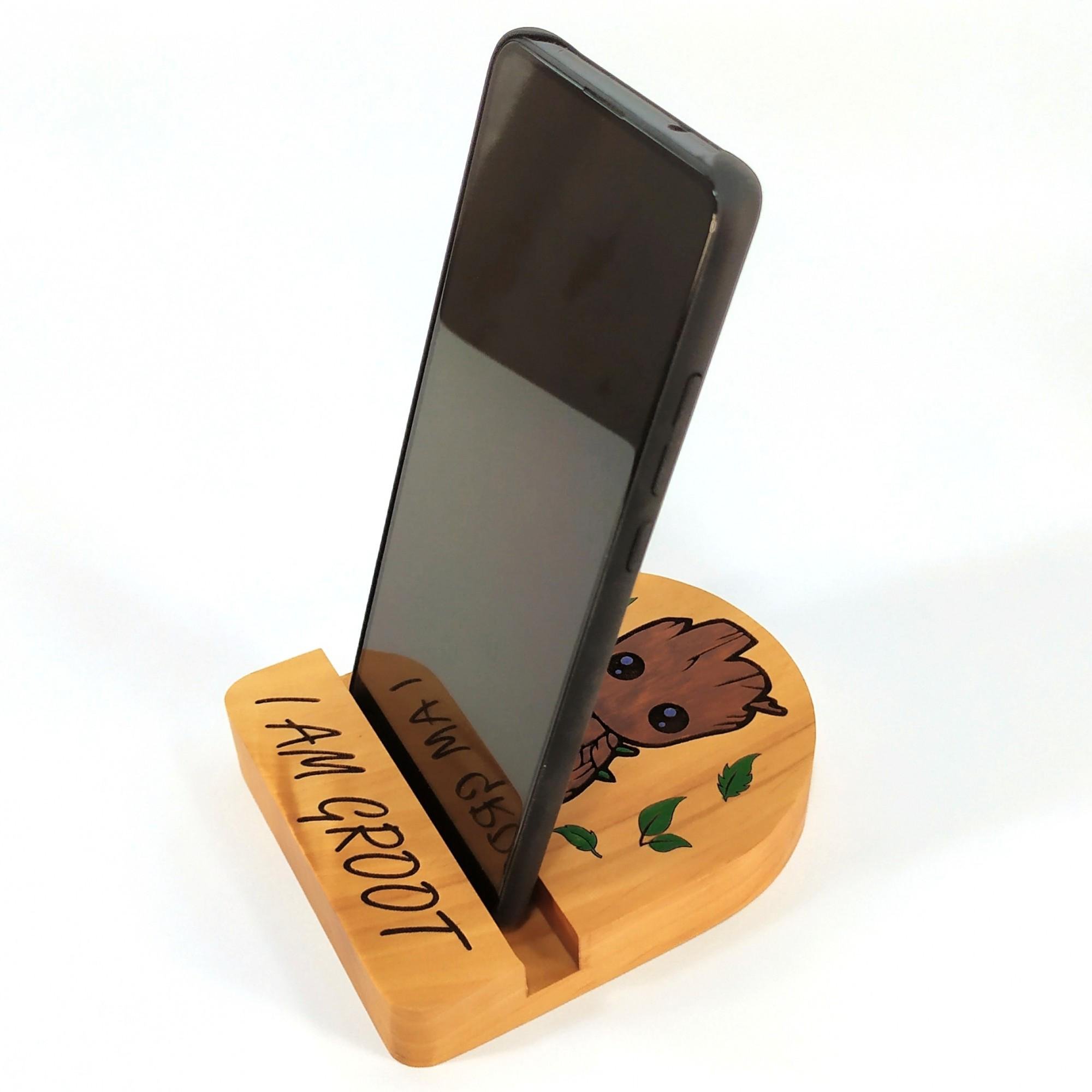 Подставка для телефона Майстерня містера Томаса I AM GROOT 12х10 см Коричневый - фото 2 Подставка для телефона Майстерня містера Томаса I AM GROOT 12х10 см Коричневый - фото 2
