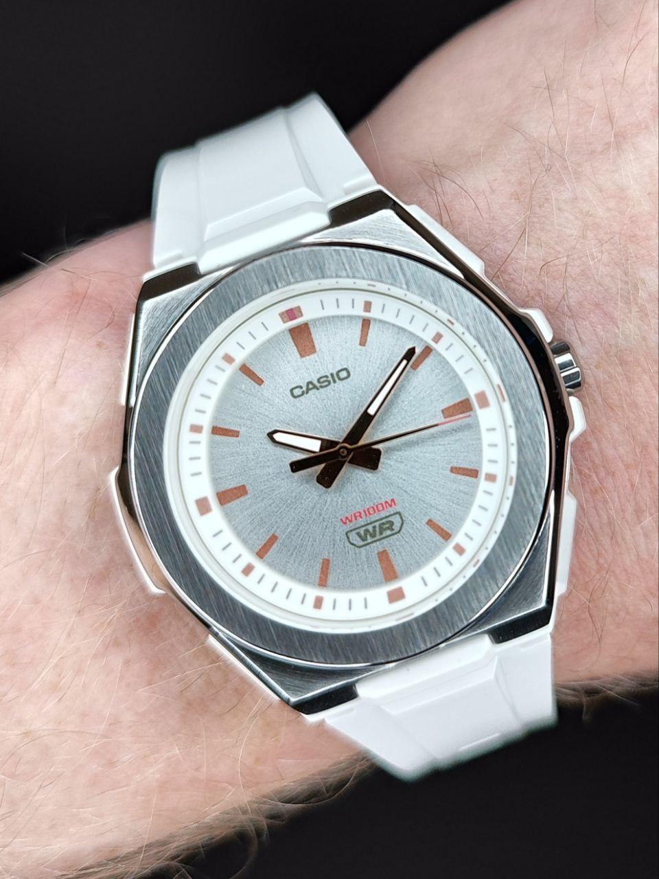 Наручные часы женские Casio LWA-300H-7E Timeless Collection Casio Collection с водозащитой 100 м Белый (2932548632)