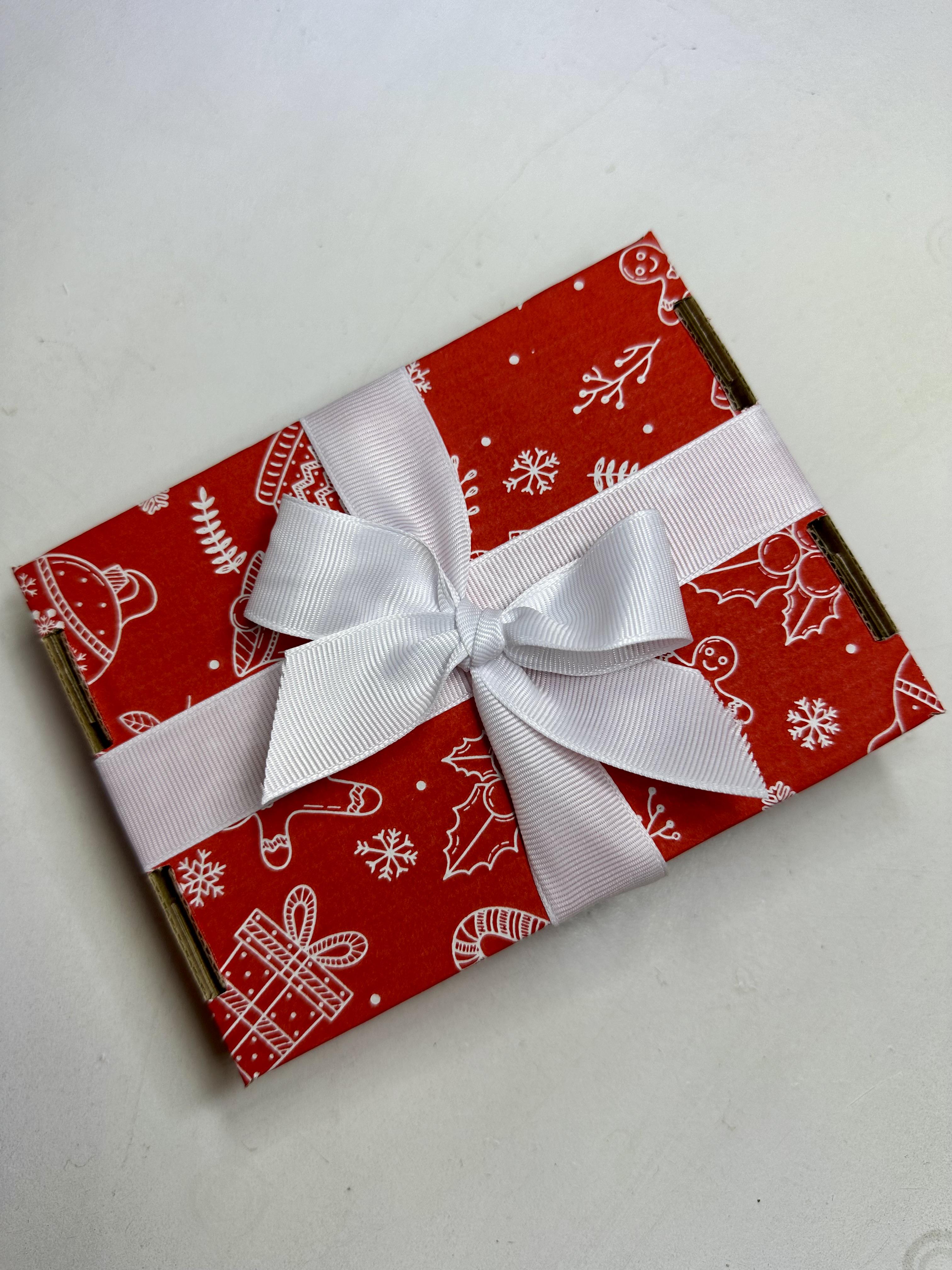 Подарунковий бокс з новорічними шкарпетками і іграшкою (13479880) - фото 7