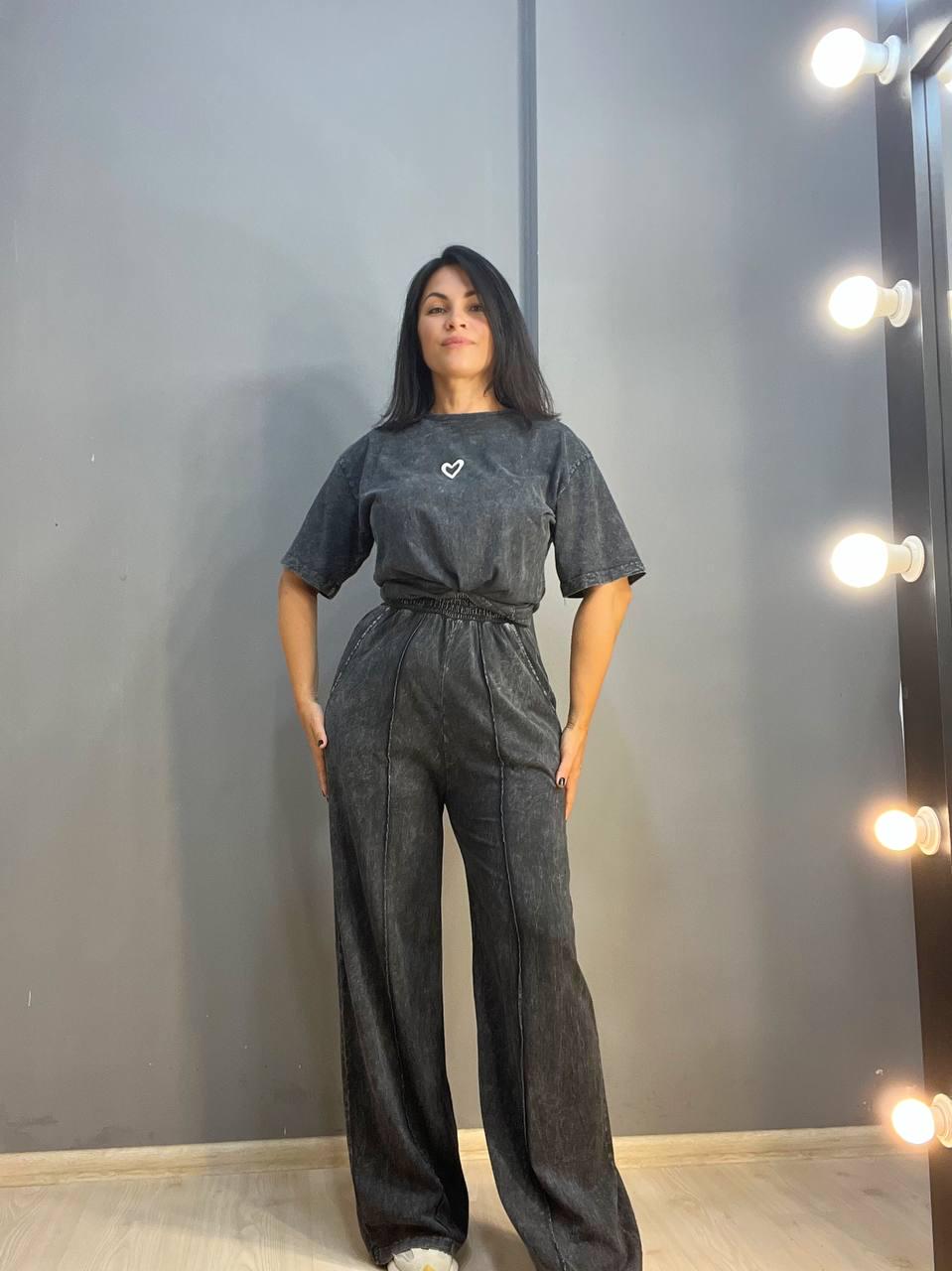 Костюм женский COAST MODA 4232 вареный тай-дай брюки палаццо с футболкой сердце S Графитовый (2469) - фото 1 Костюм женский COAST MODA 4232 вареный тай-дай брюки палаццо с футболкой сердце S Графитовый (2469) - фото 1