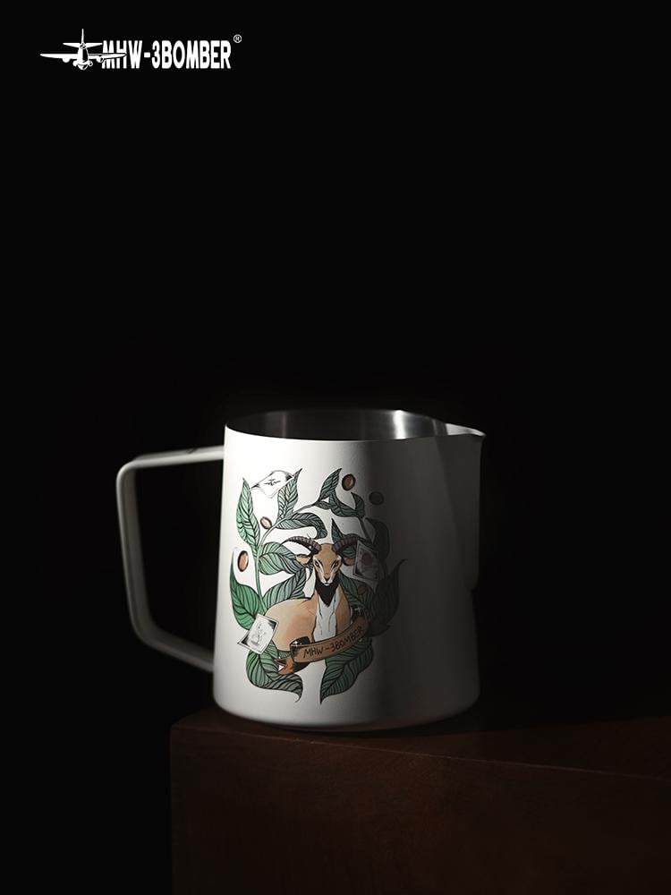 Питчер с ручкой для молока MHW-3BOMBER 5.0 6th Anniversary Limited Edition 500 мл (P5793) - фото 2 Питчер с ручкой для молока MHW-3BOMBER 5.0 6th Anniversary Limited Edition 500 мл (P5793) - фото 2