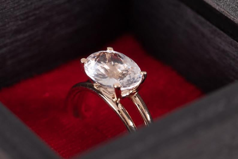 Кільце жіноче золоте з рожевим кварцем (2249372998)