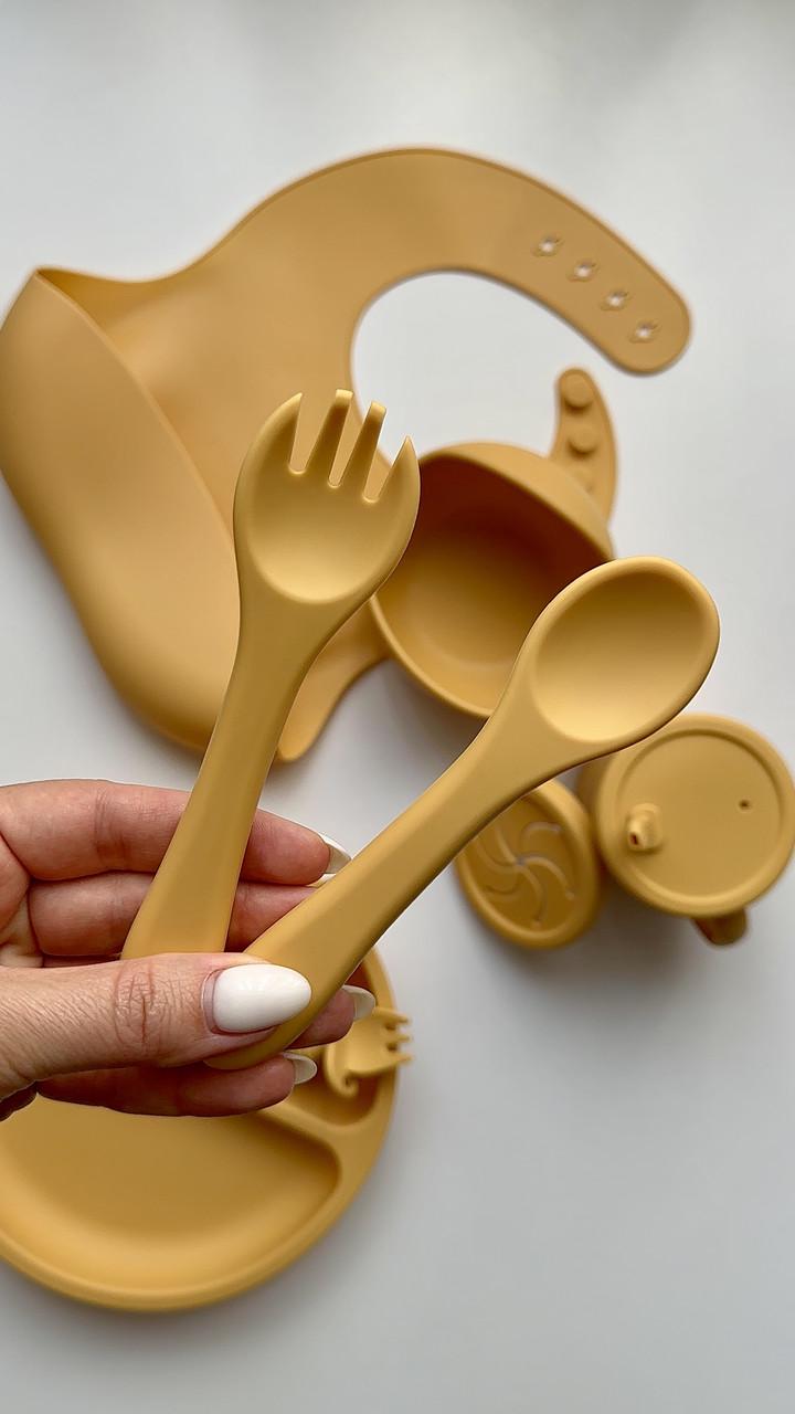 Набор посуды для кормления 9 элементов тарелка/миска/поильник/нагрудник Оранжевый (103) - фото 4