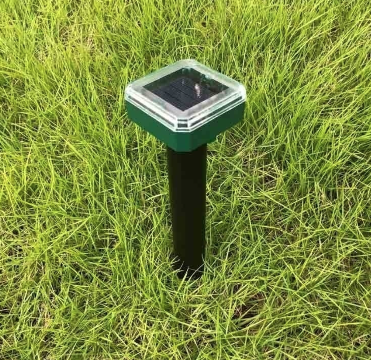 Столбик газонный Lemanso для отпугивания грызунов на солнечной батарее с выключателем (LM3403)