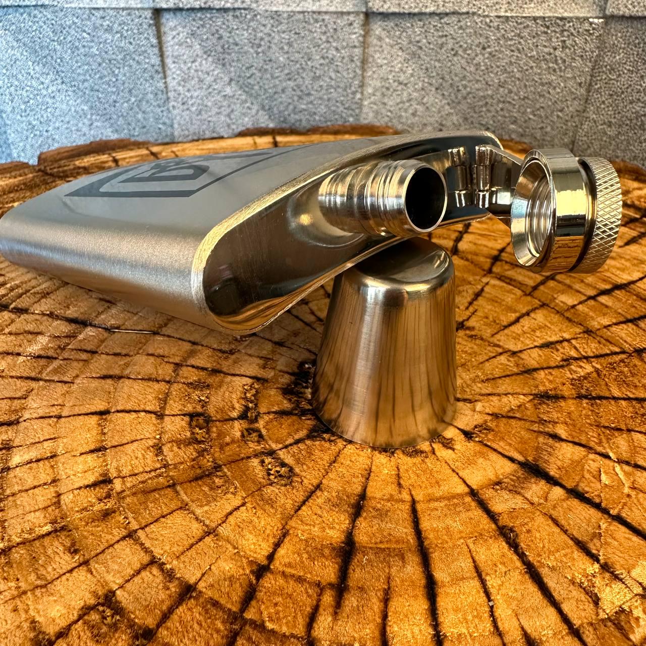 Набір фляга для алкоголю та 4 чарки з гербом під гравіювання у подарунковій коробці - фото 4 Набір фляга для алкоголю та 4 чарки з гербом під гравіювання у подарунковій коробці - фото 4