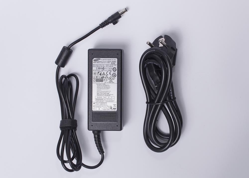Блок питания для ноутбука SAMSUNG 19 V/3,16 A/60 W/5,5x3,0