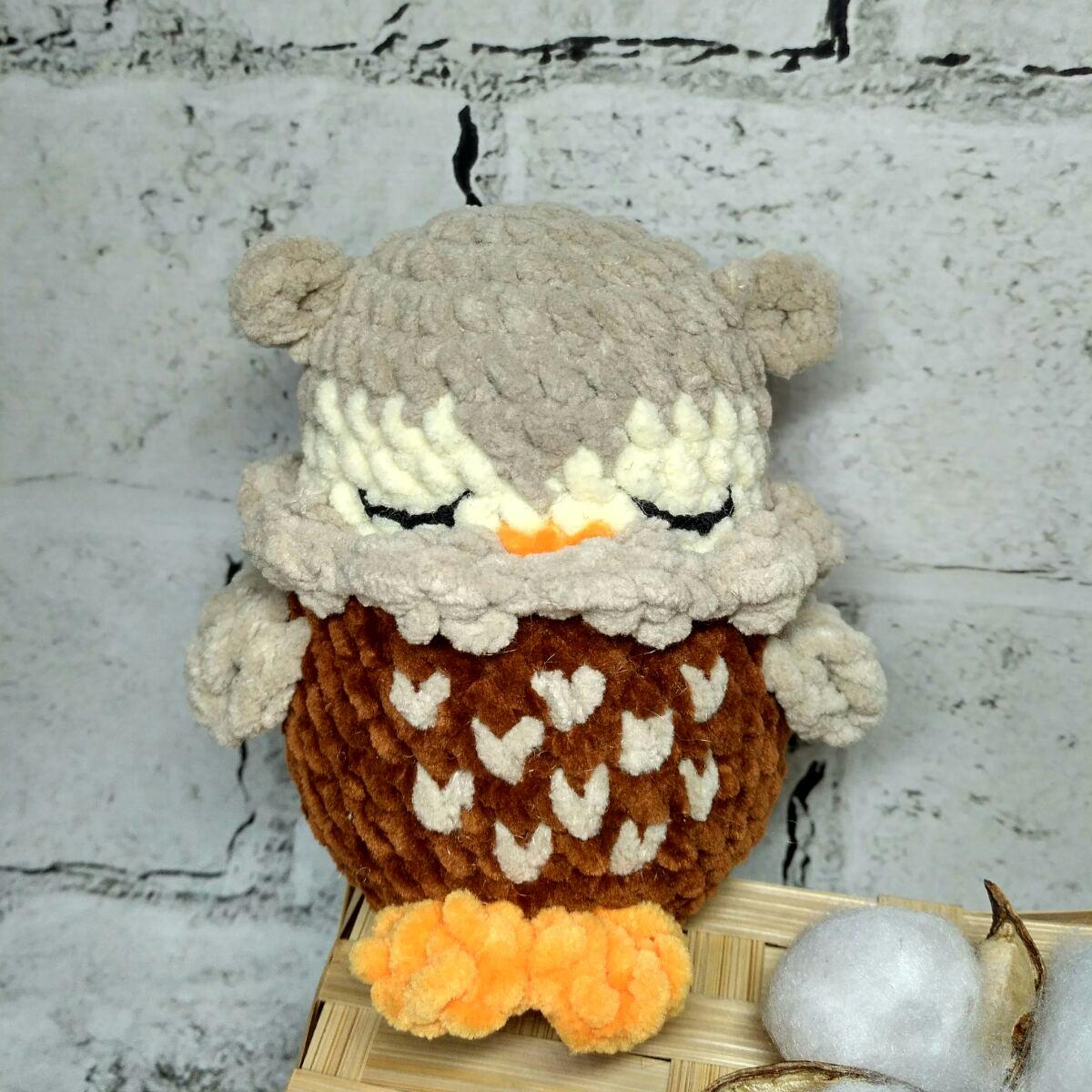 М'яка в'язана іграшка ручної роботи Сова Сплюшка 12 см Коричневий (202-65-2)