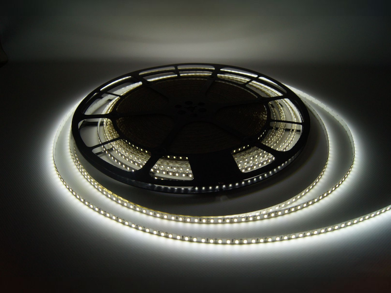 Світлодіодна стрічка МТК 3528 120 LED 8 мм 12V 9,6W/м IP20 подвійна плата білий бухта 50 м (1022656) - фото 2