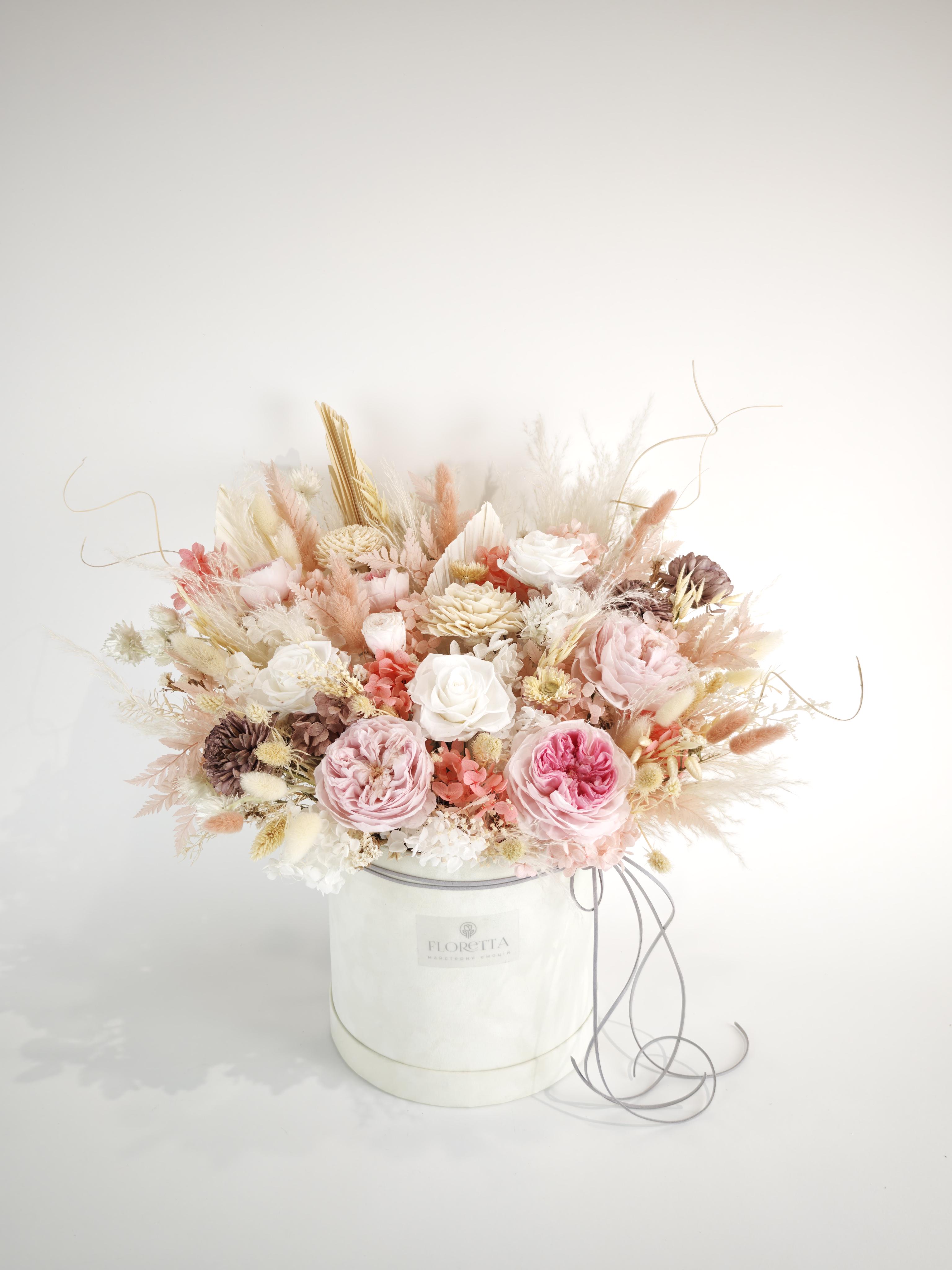 Букет в коробке Меренга L 45х45 см