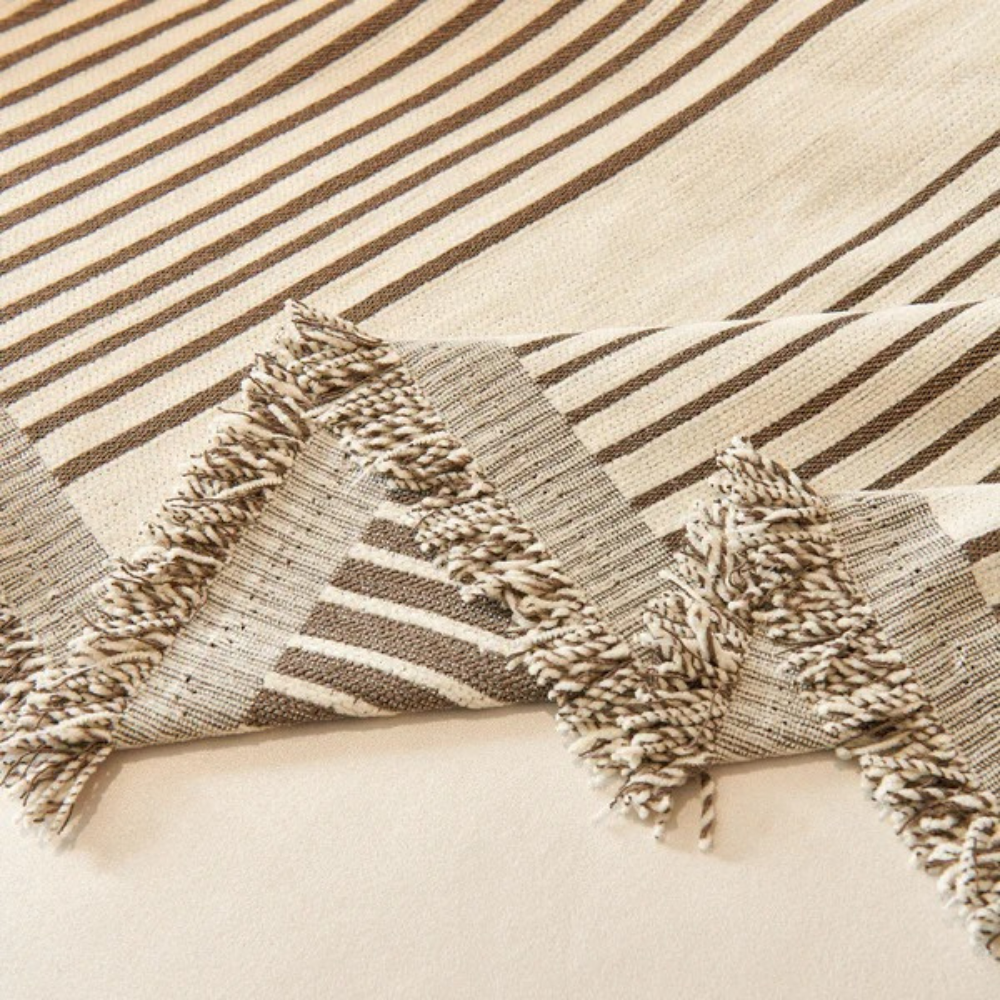 Плед покрывало на диван и кровать для мягкой мебели с узором 180х230 см Бело-коричневый - фото 4 Плед покрывало на диван и кровать для мягкой мебели с узором 180х230 см Бело-коричневый - фото 4