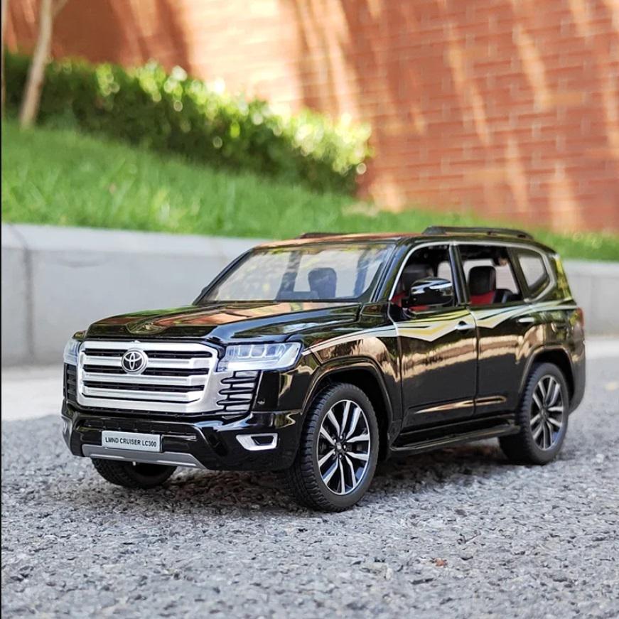 Масштабная модель авто Toyota Land Cruiser 300 1:24 (2025398361)