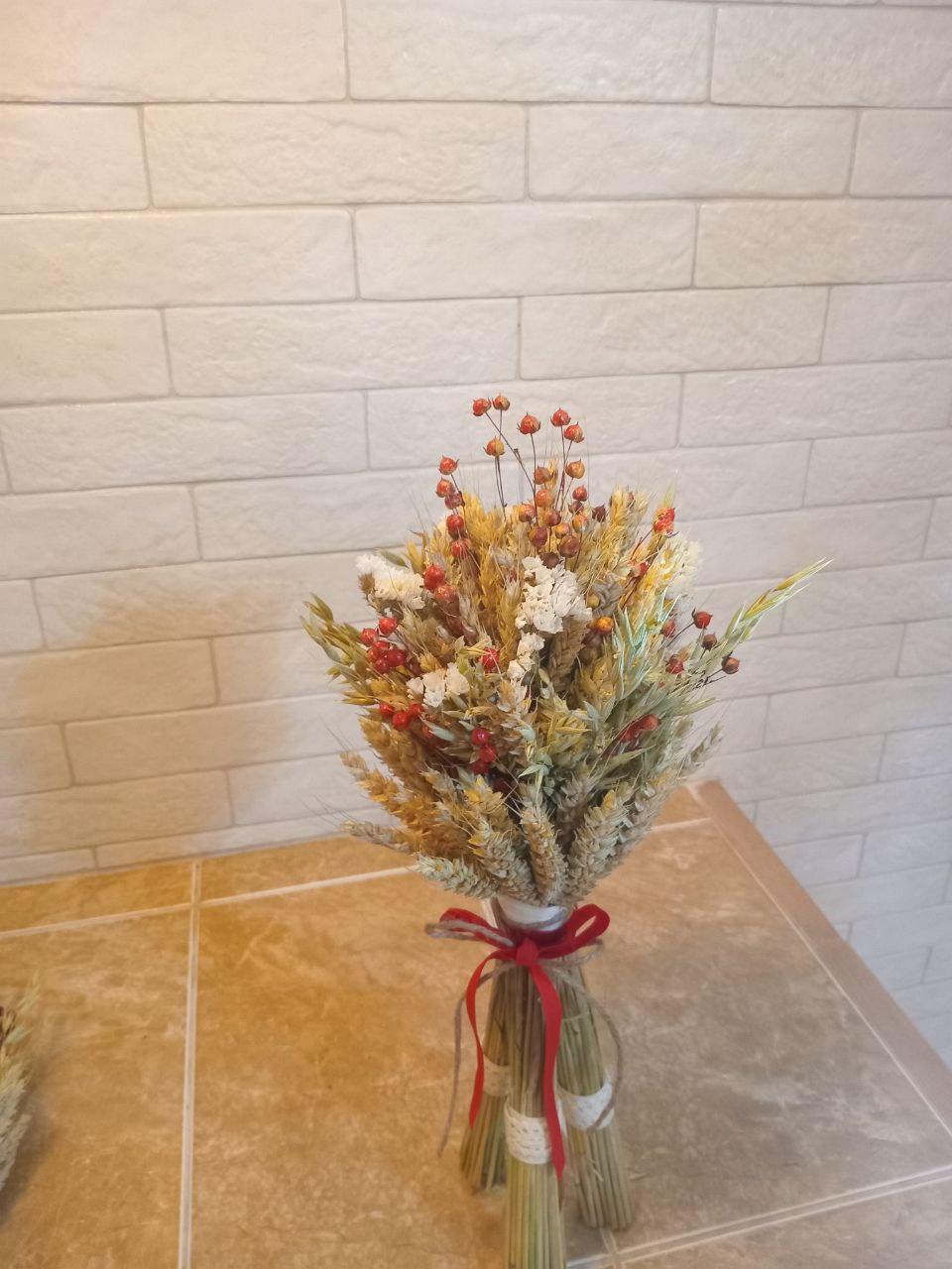 Дидух рождественский из колосья пшеницы/льна и овса на трех ножках 40-45 см с красной лентой (2814660835) - фото 2 Дидух рождественский из колосья пшеницы/льна и овса на трех ножках 40-45 см с красной лентой (2814660835) - фото 2