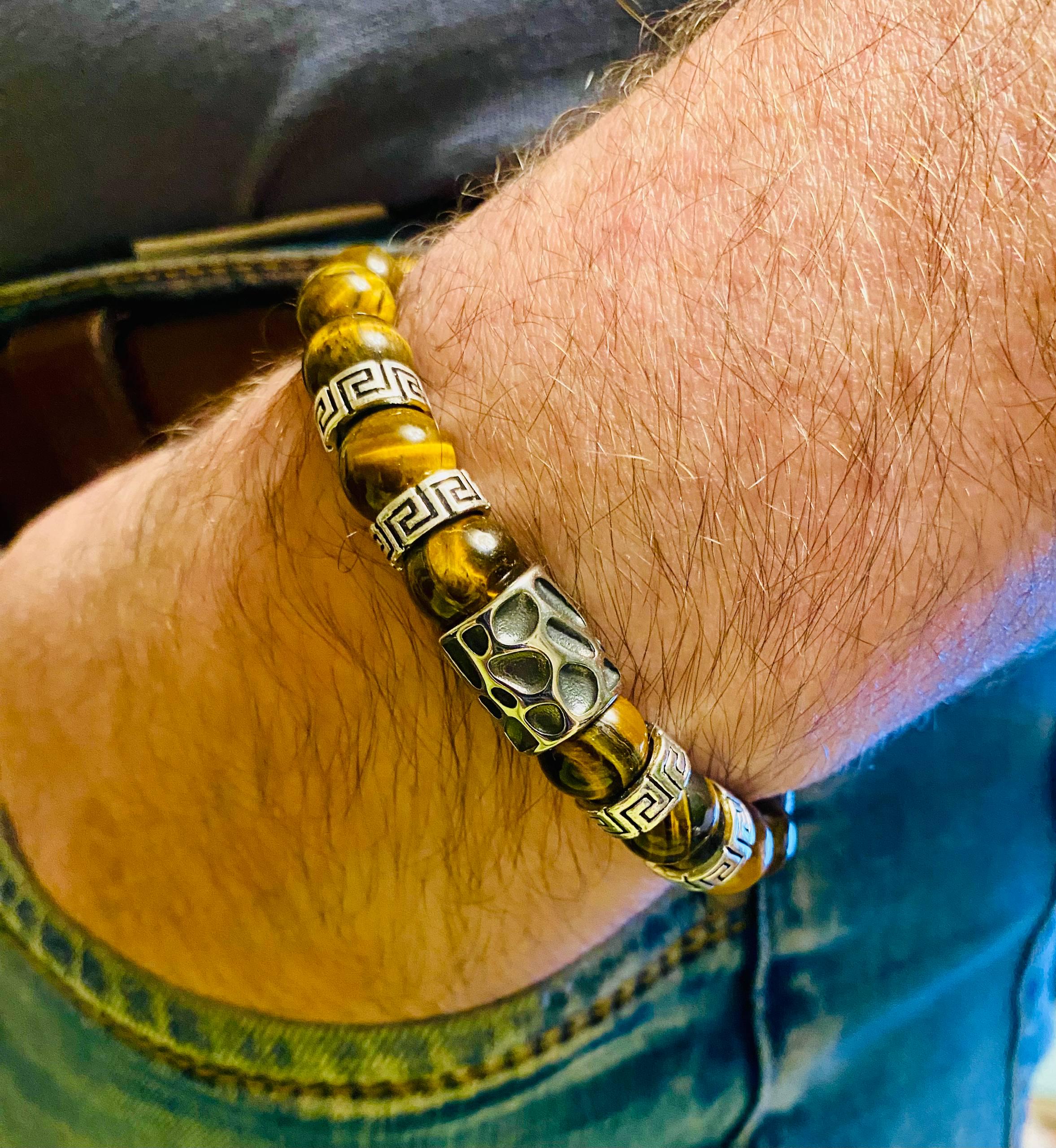 Браслет LITAURS из натурального камня тигровый глаз d 10 мм дополнен металлическими вставками М 15-17 см (251206)