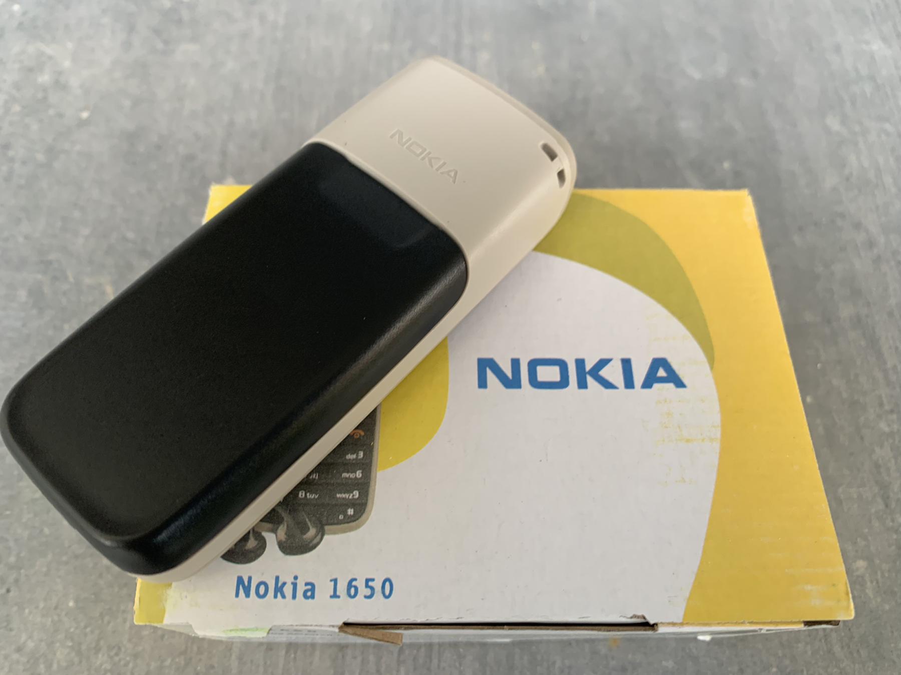 Мобильный телефон цветной Nokia 1650 Black - фото 2