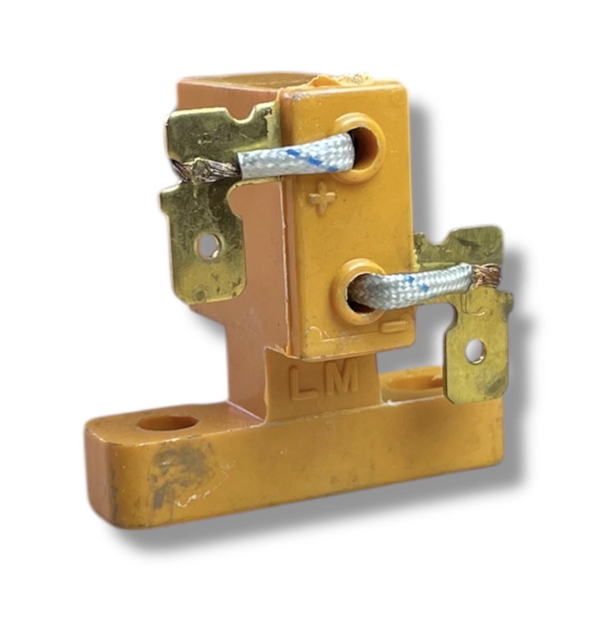 Щетки генератора 5 кВт-6,5 кВт со щеткодержателем класс А - фото 2