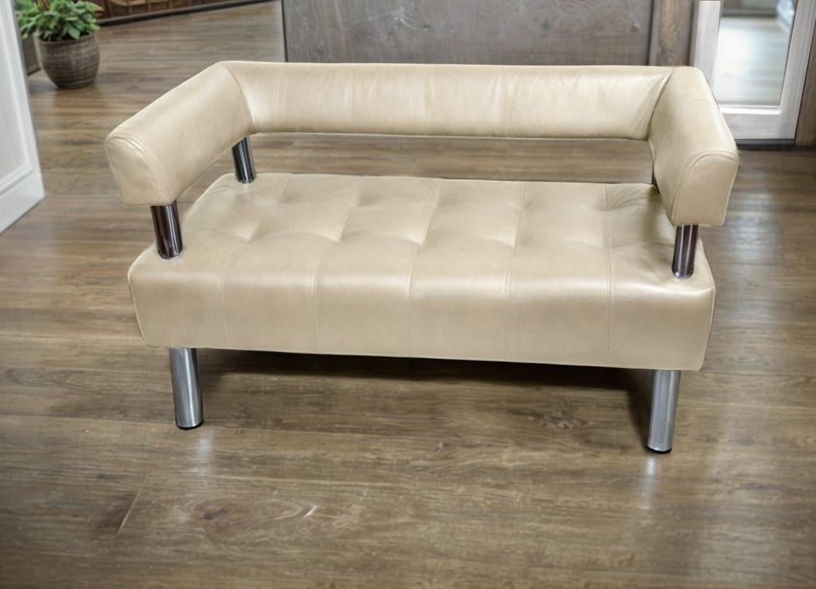 Диван офісний Tobi Sho Комфорт зі спинкою та підлокітниками 1000x530x750 мм шкірозамінник Шампань (2207) - фото 1 Диван офісний Tobi Sho Комфорт зі спинкою та підлокітниками 1000x530x750 мм шкірозамінник Шампань (2207) - фото 1