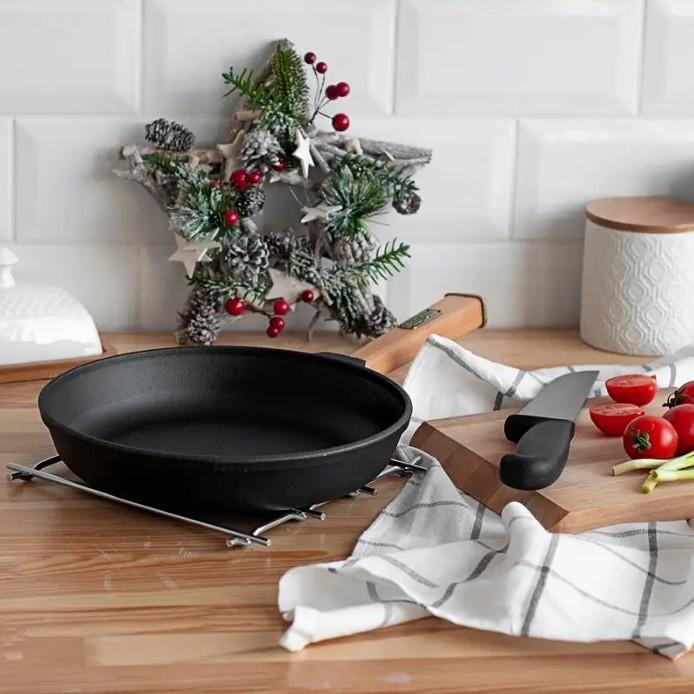 Пательня для кемпінгу з дерев'яною ручкою 28 см (O2840-P) - фото 2 Пательня для кемпінгу з дерев'яною ручкою 28 см (O2840-P) - фото 2