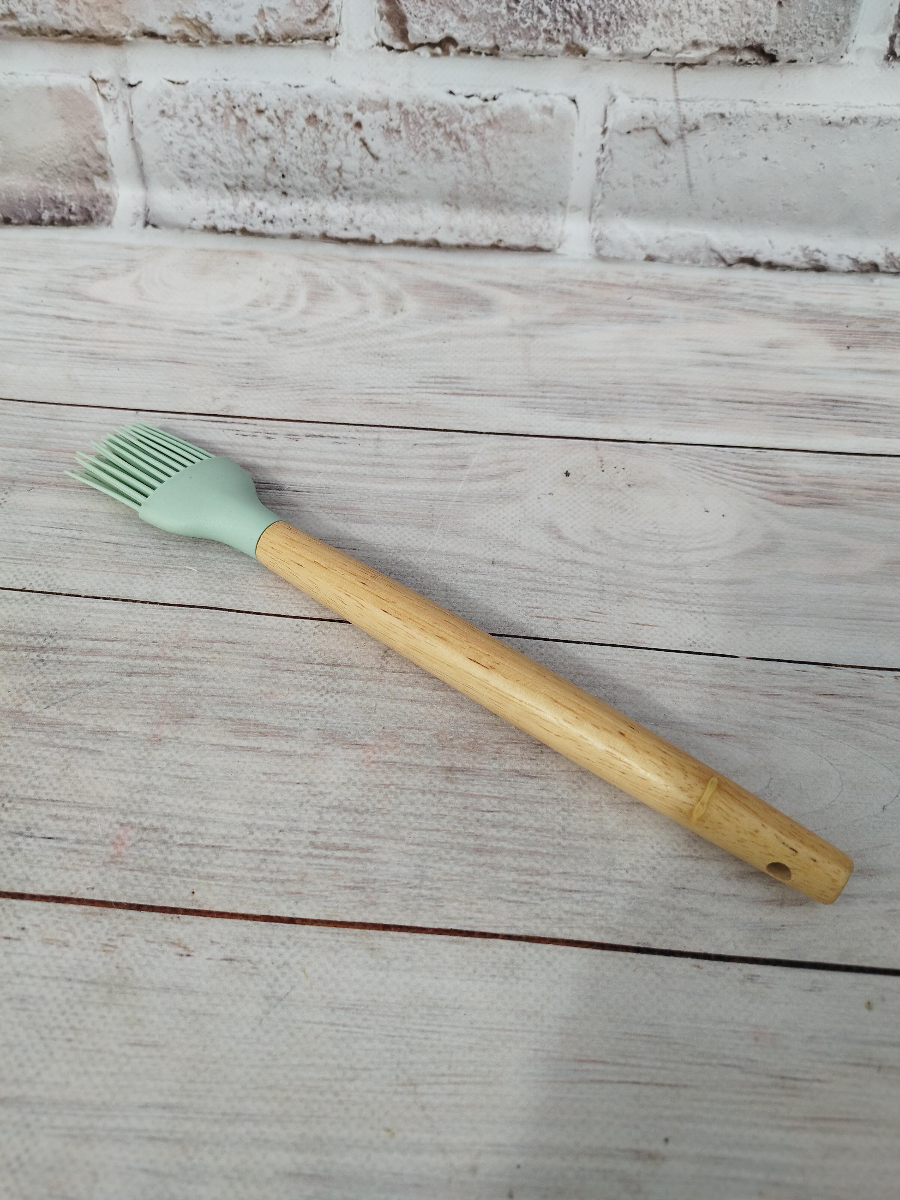 Кисточка кухонная Kitchenware силикон с бамбуковой ручкой 20 см Бирюзовый (25199888) Кисточка кухонная Kitchenware силикон с бамбуковой ручкой 20 см Бирюзовый (25199888)